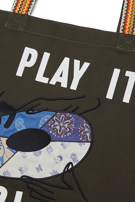 CANVAS TOTE WITH PATCHED-ON ARTWORK FIELD GREEN 4