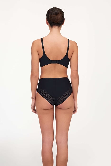 DAILY GRAPHIC BLACK 4