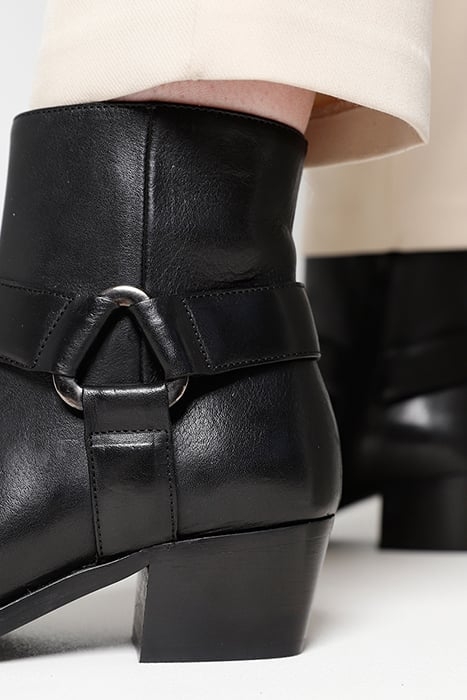 SHELLY CARTER ZWART 3