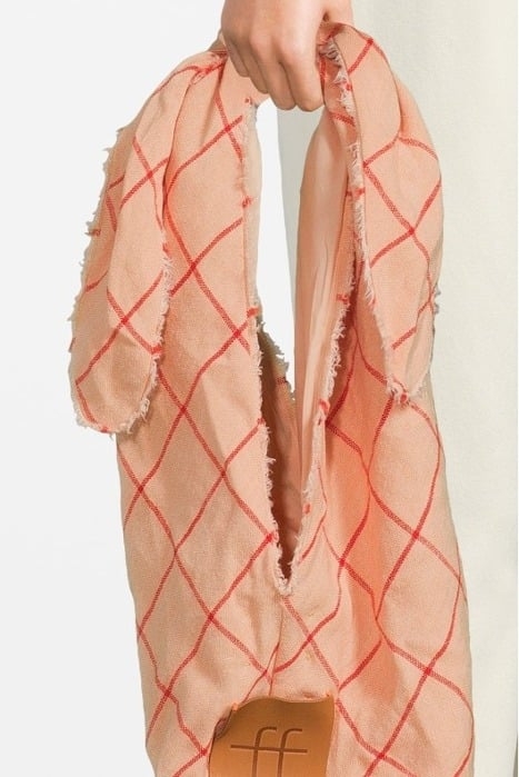 "HOLIDAY CHECK" LINEN AND STRAW BUCKET BAG RED 3