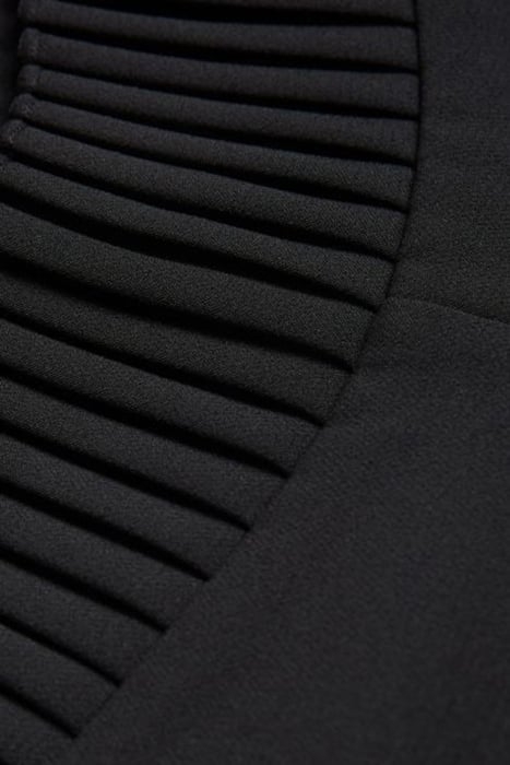 ROBE COURTE DOS NU AVEC FROUFROUS EN ROMANTIC CREPE BLACK 6