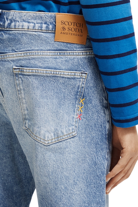 THE DROP REGULAR TAPERED JEANS — RESHAPED 7