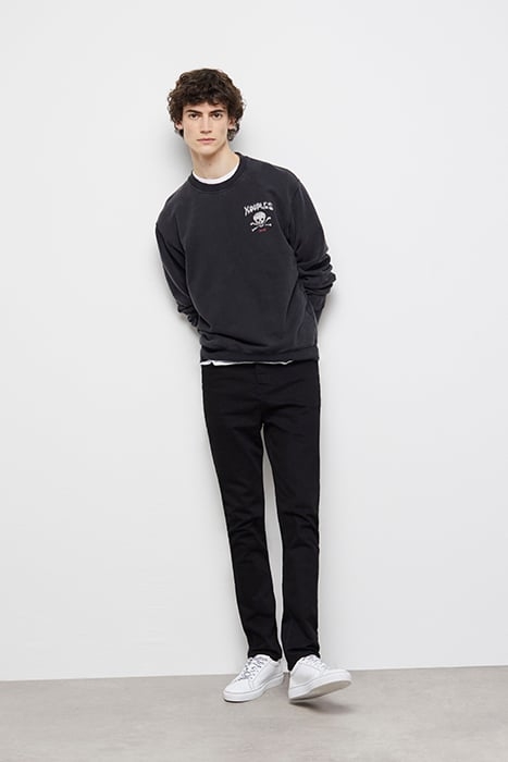 SWEAT COL ROND SKULL FLAMES BLACK WASHED 7