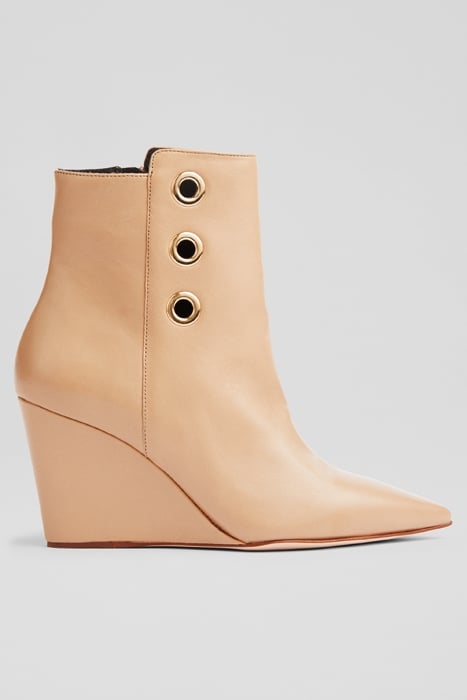 AB BRIE WEDGE BOOT BEIGE 1