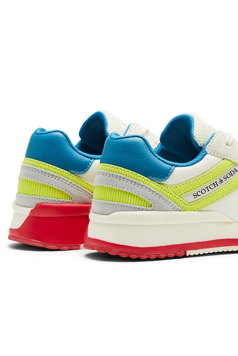 BOYS VIVEXIO SNEAKER WHITE 7