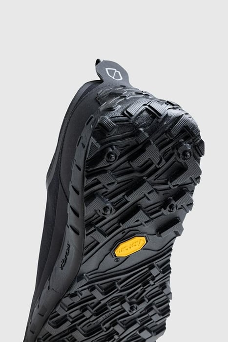 NORDA – 003 M PITCH BLACK 5