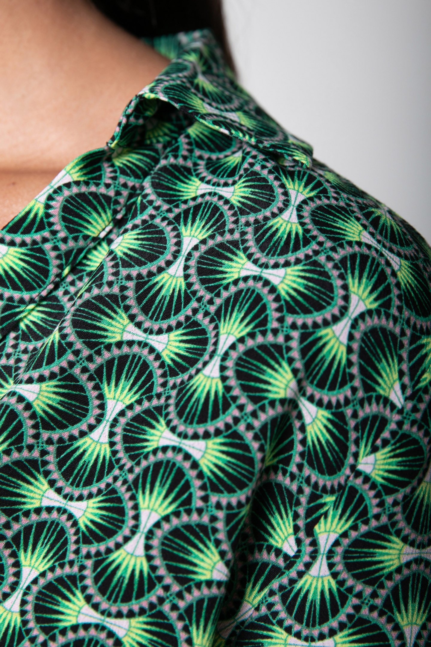 LEA GRAPHIC WRAP MIDI DRESS BLACK 3