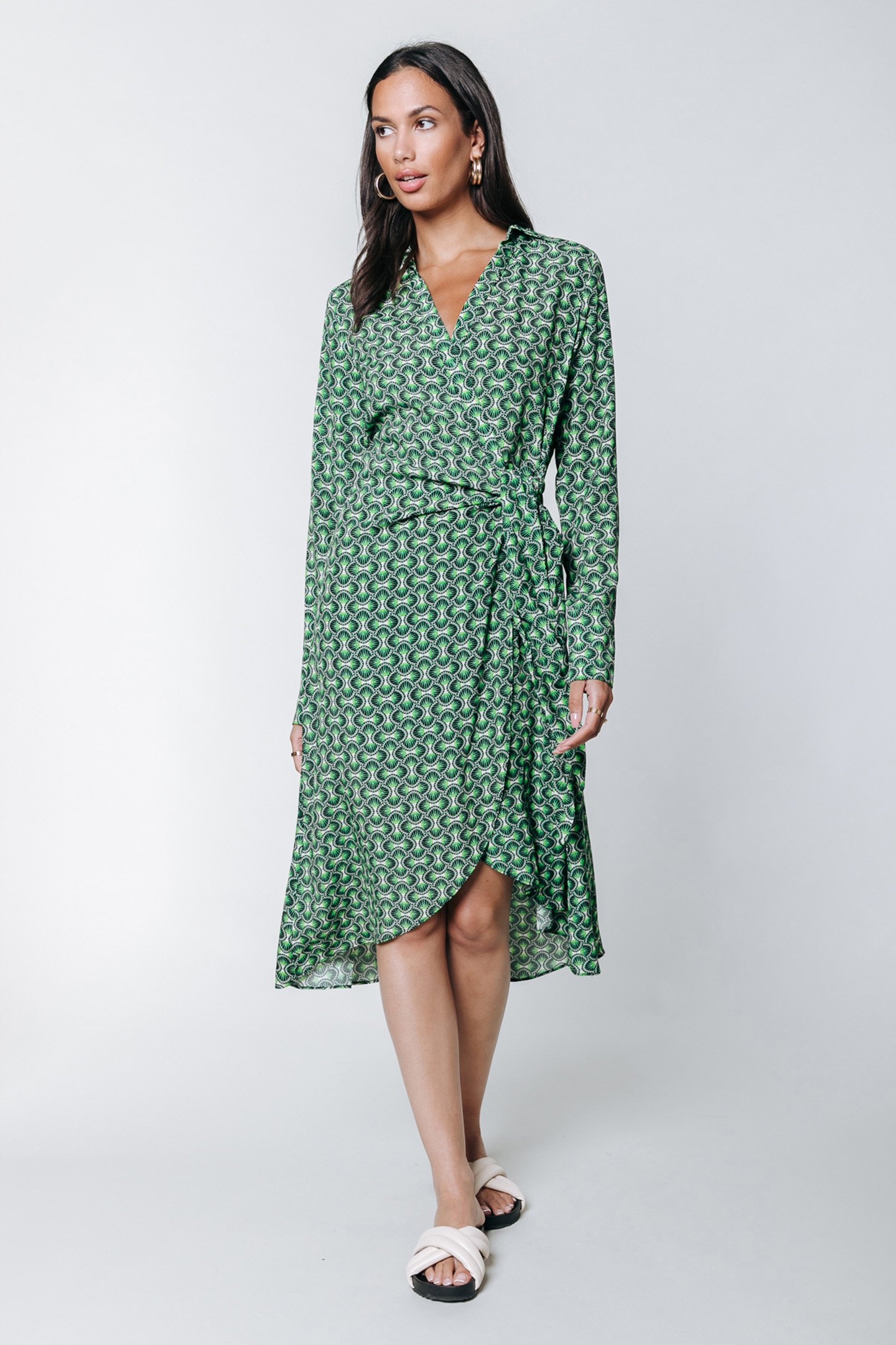 LEA GRAPHIC WRAP MIDI DRESS BLACK 1