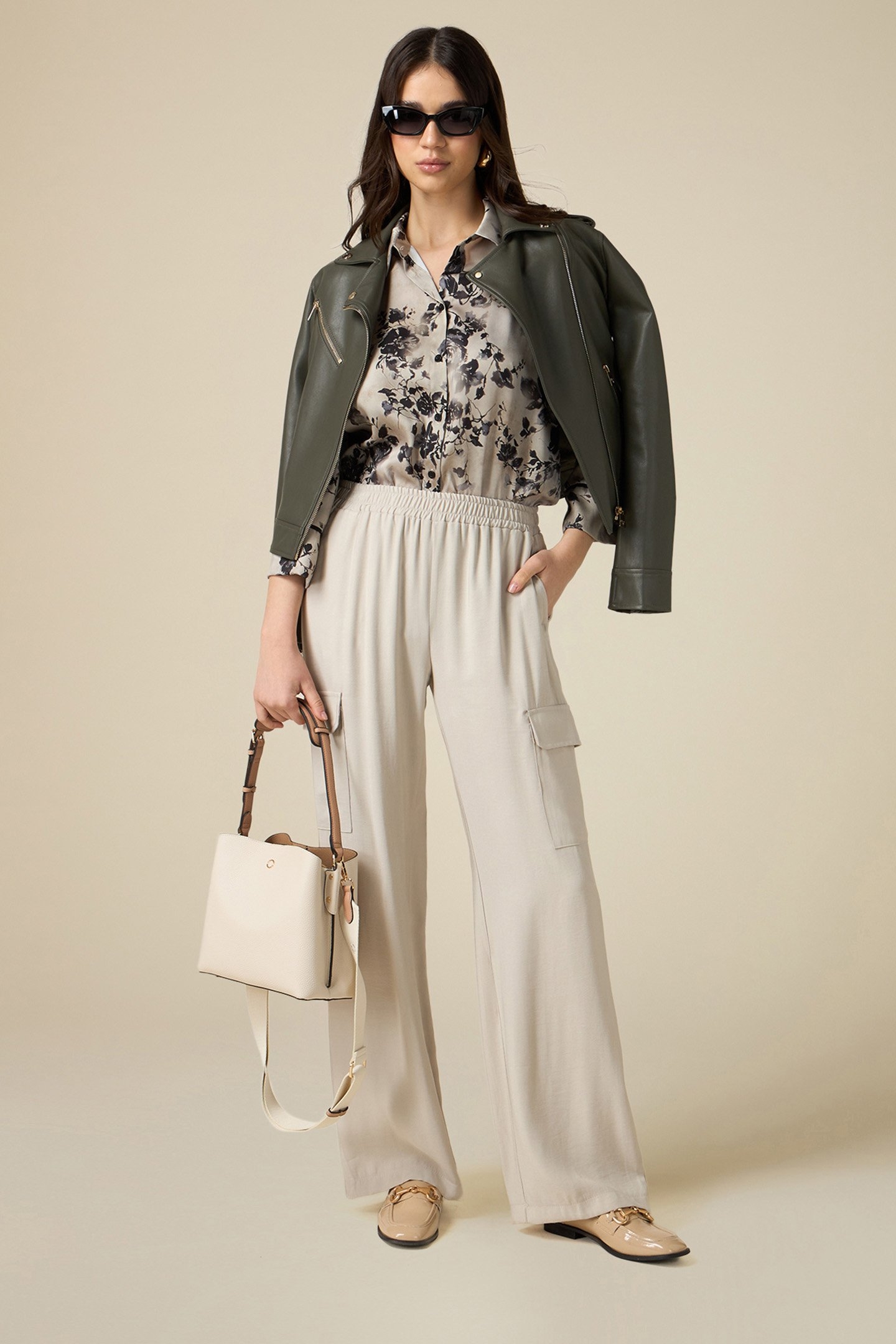 CARGO JOGGERS IN FLOWING FABRIC NATURAL 2