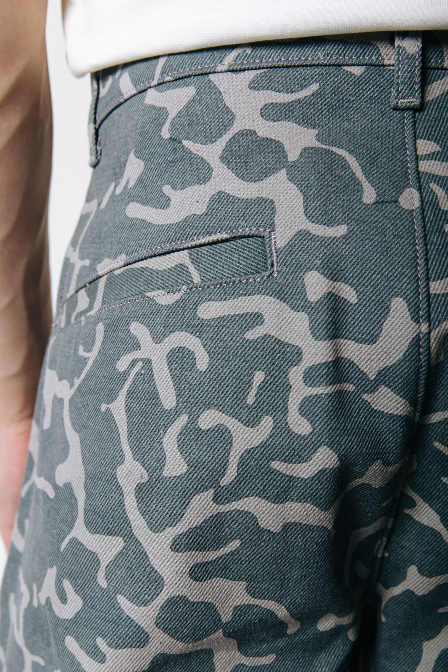 DEX CLEAN CAMO CHINO PANTS DARK GREY 4