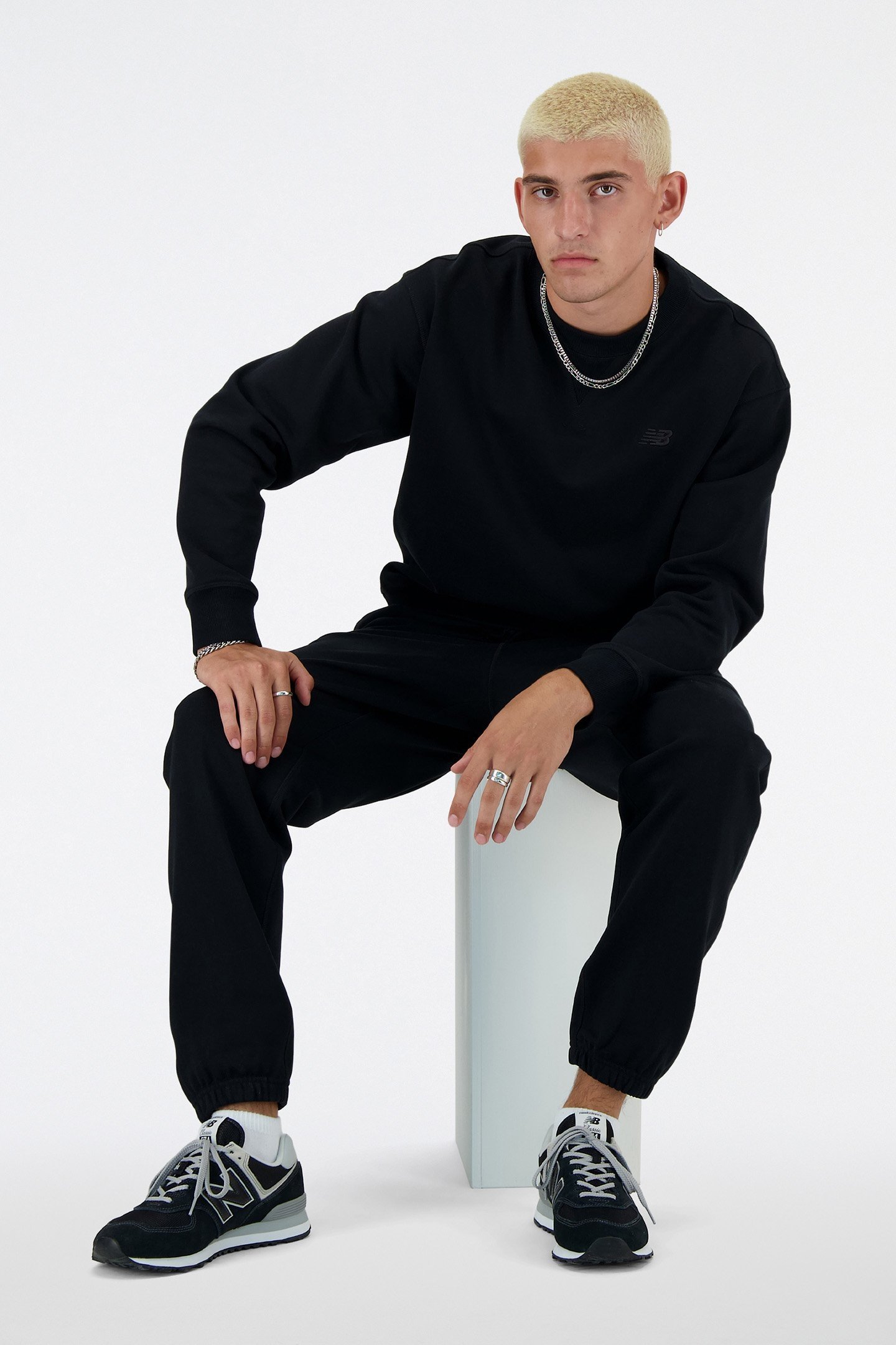 NB CREW NECK SWEATSHIRT IN BLACK 5