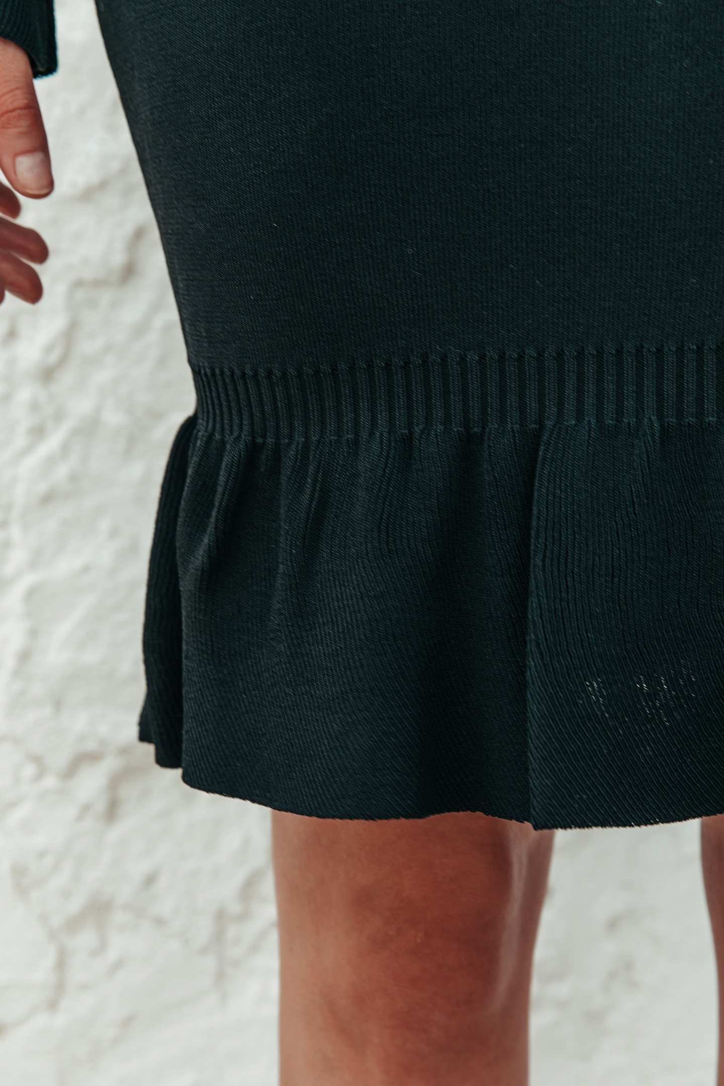 ROBIJN RUFFLE FINE KNIT DRESS LS BLACK 5