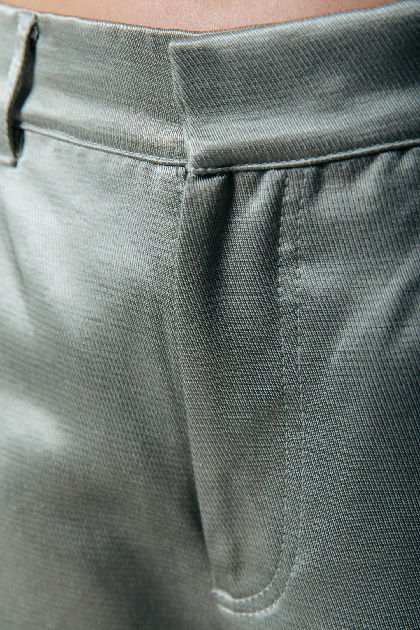 WENDE SATIN PINTUCK LOW WAIST PANTS SOFT GREEN 4