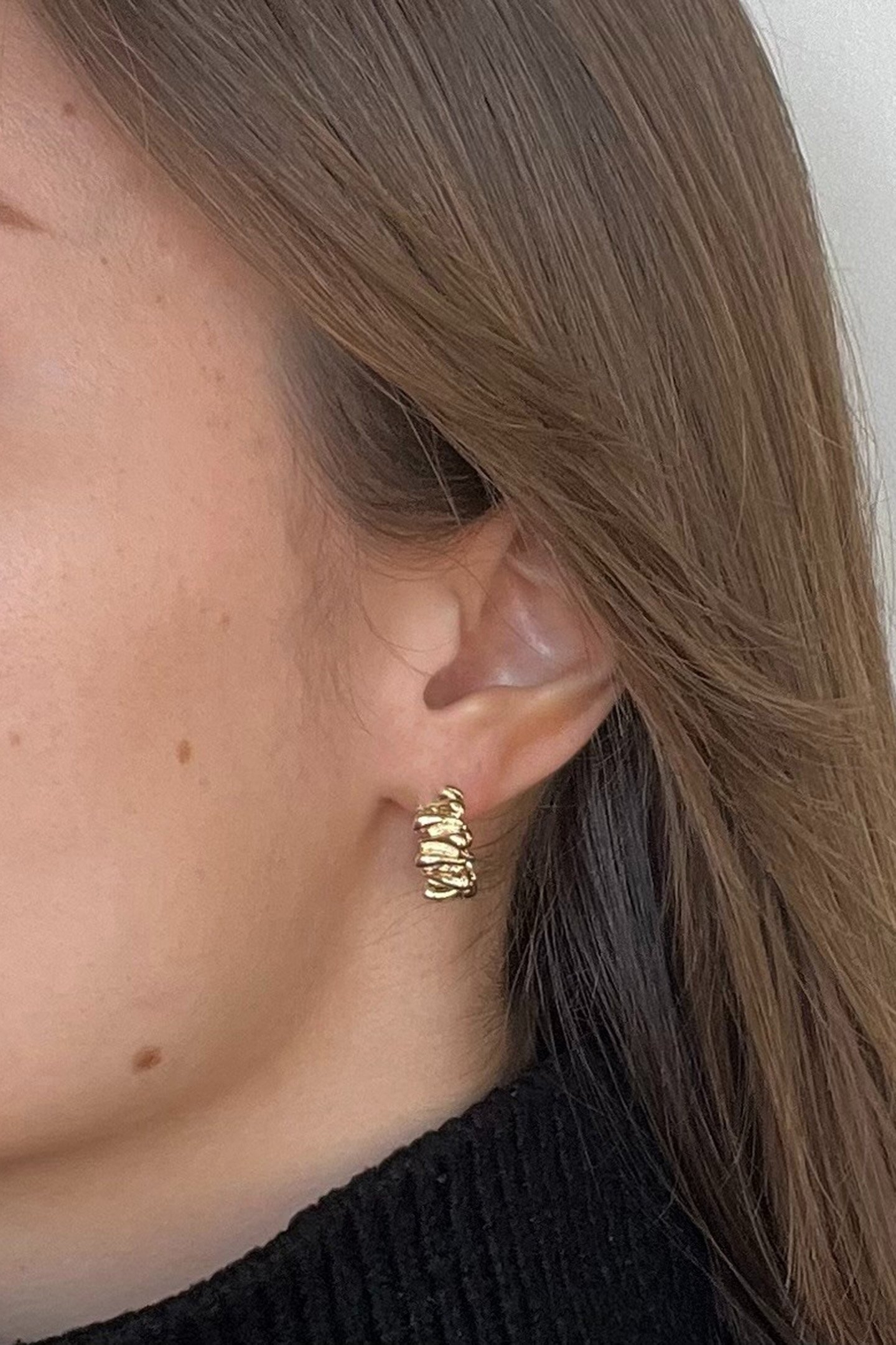 RIBBED TIDE GOLD HOOPS 2