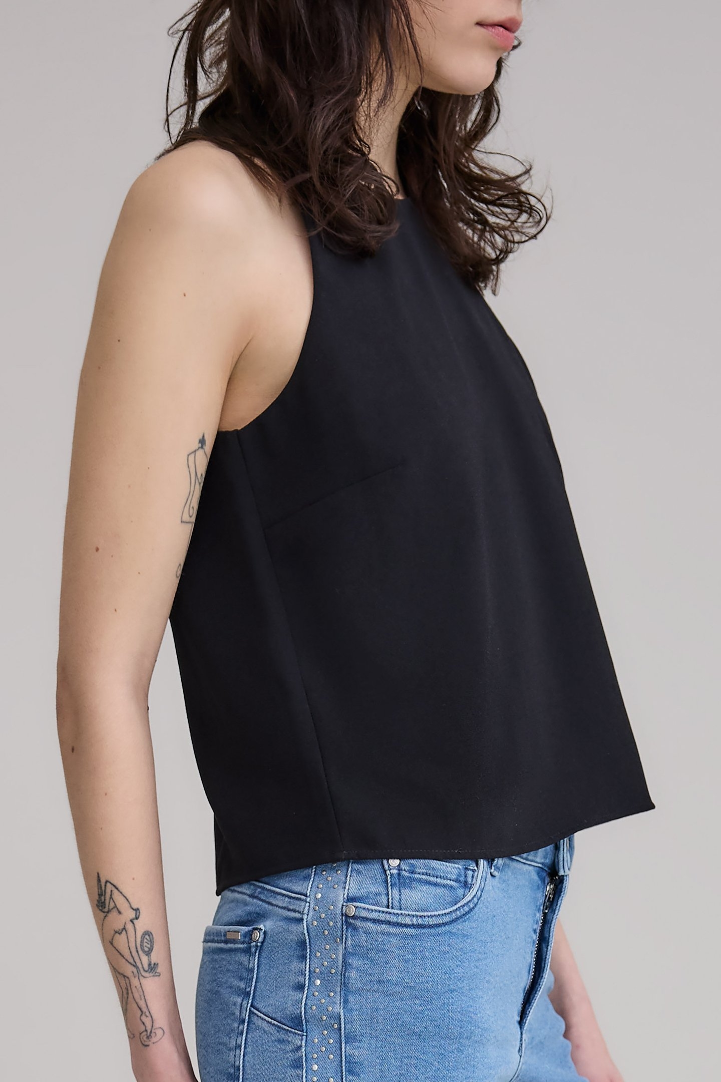 BLACK TOP WITH REMOVABLE RHINESTONE JEWEL ON BACK 6