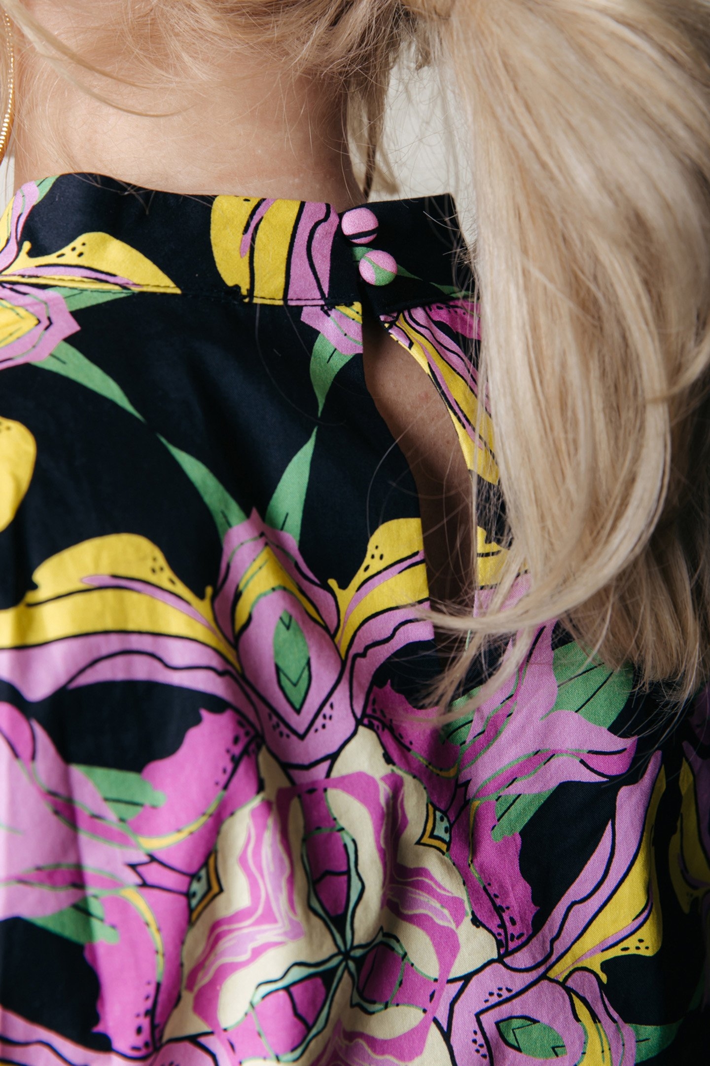 CHAYA GRAPHIC FLOWER PUFF SLEEVE CROPPED TOP CANDY PINK 4