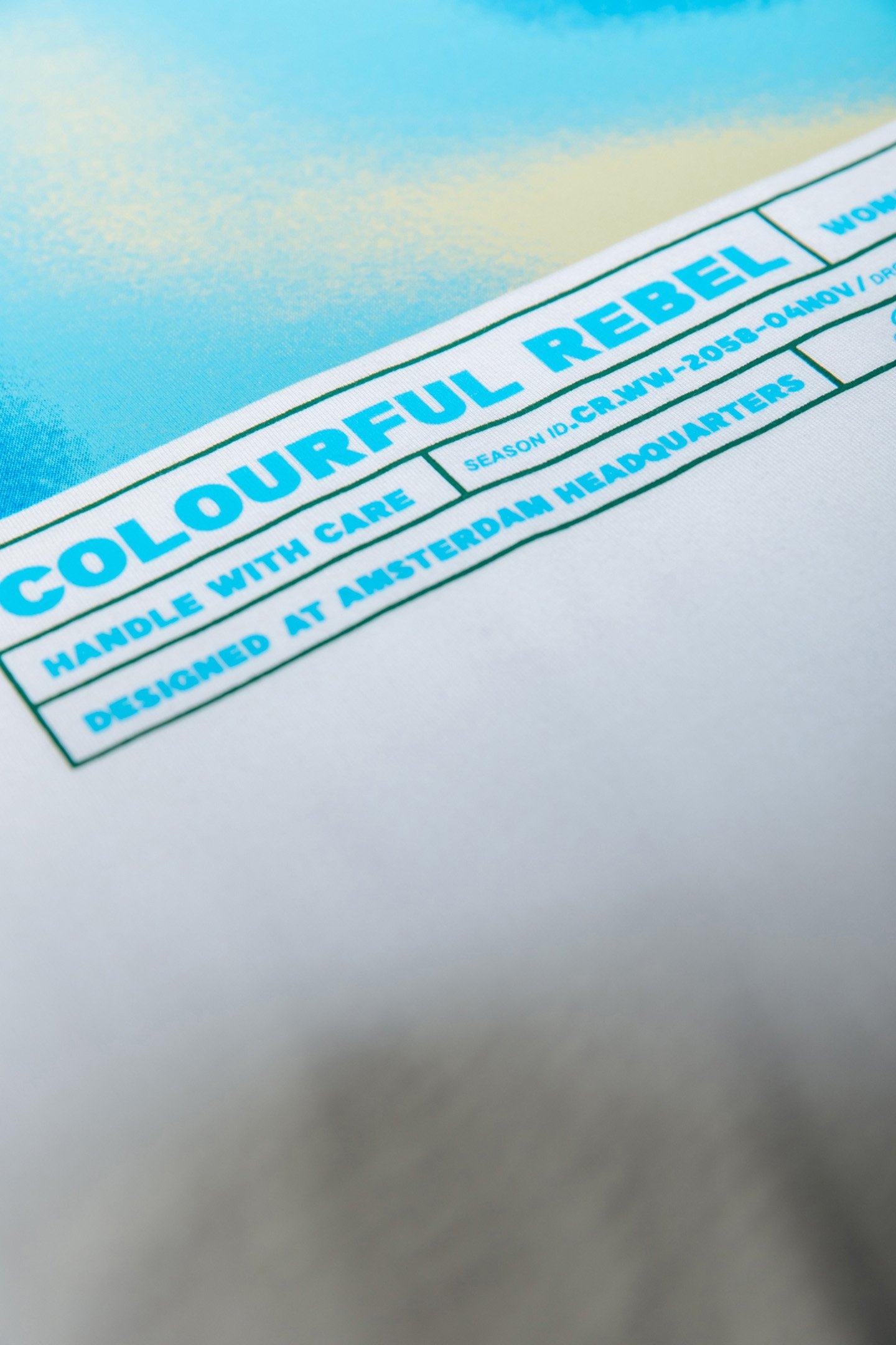 GRADIENT POSTER LOOSEFIT TEE STANDARD WHITE 4