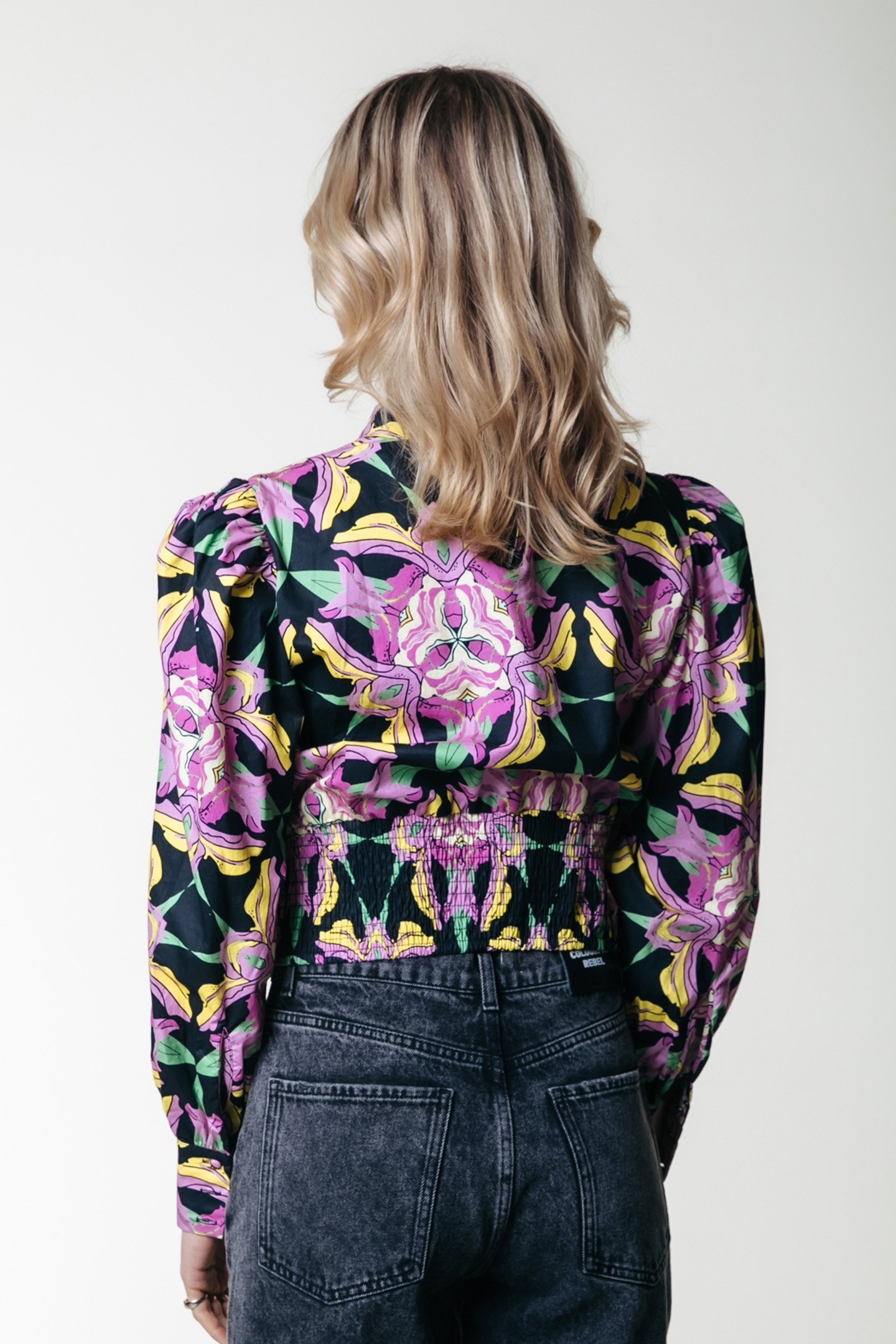 CHAYA GRAPHIC FLOWER PUFF SLEEVE CROPPED TOP MULTICOLOR 2