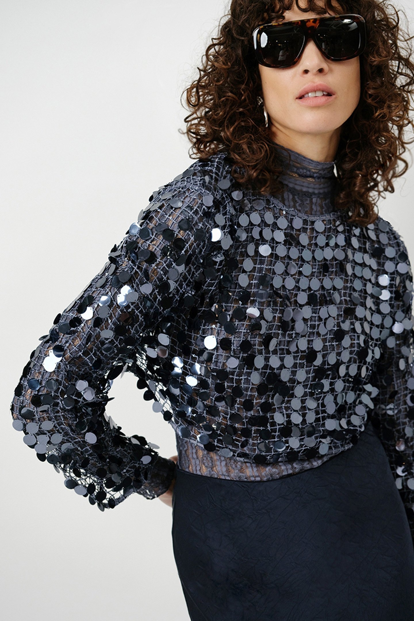 SAITO LACE LONGSLEEVE TOP ASH BLUE 4