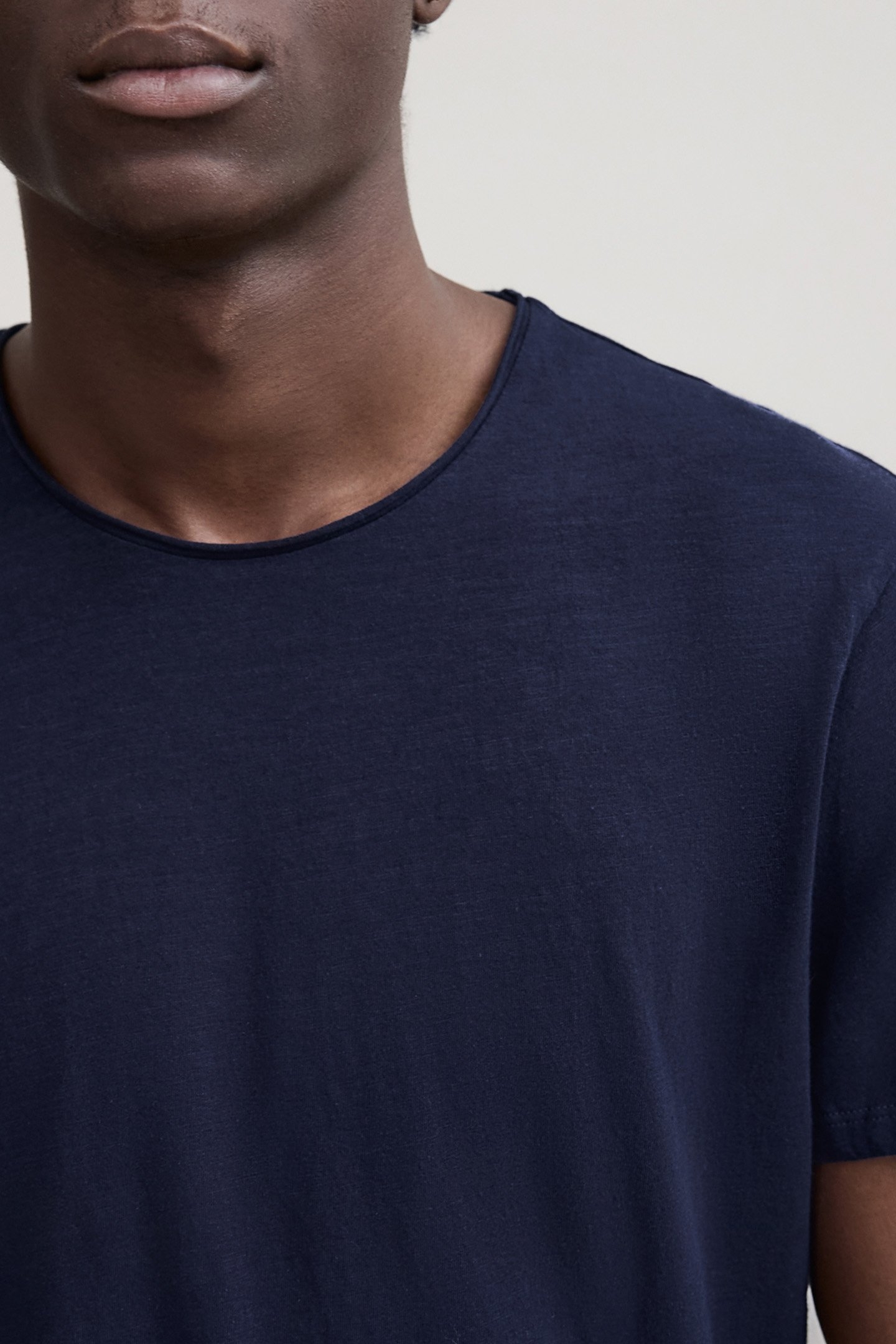 INDIGO ORGANIC COTTON ESSENTIAL ROUND-NECK T-SHIRT 6