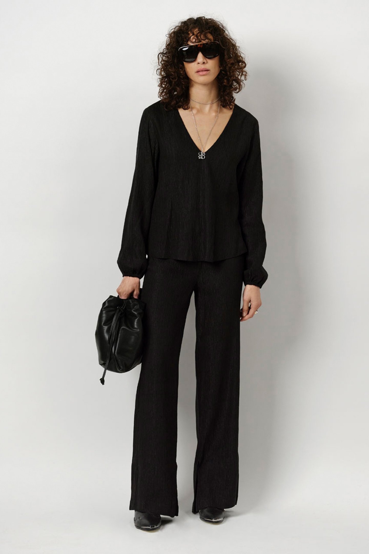 STARDOM V-NECK TOP RAVEN 1