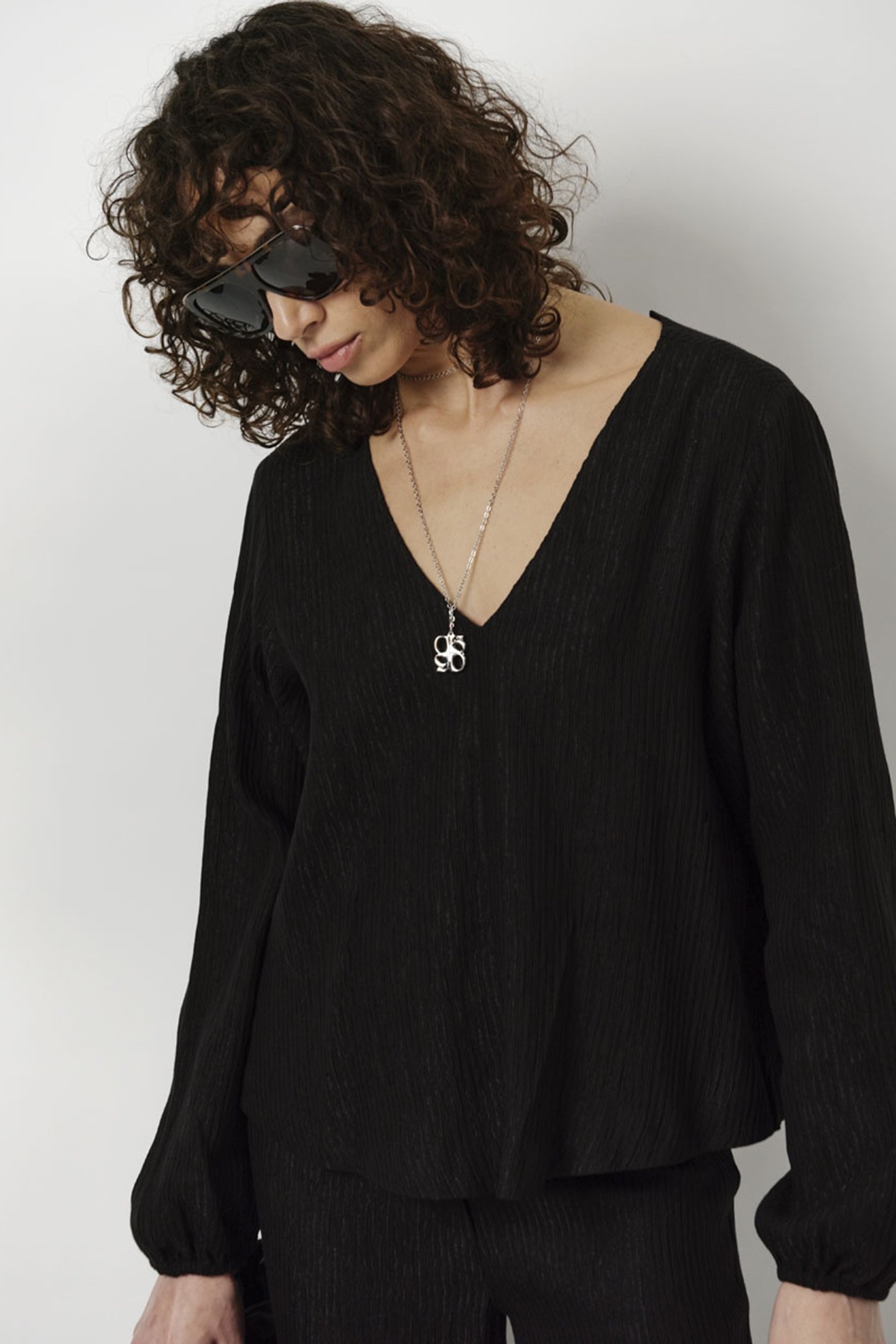 STARDOM V-NECK TOP RAVEN 4