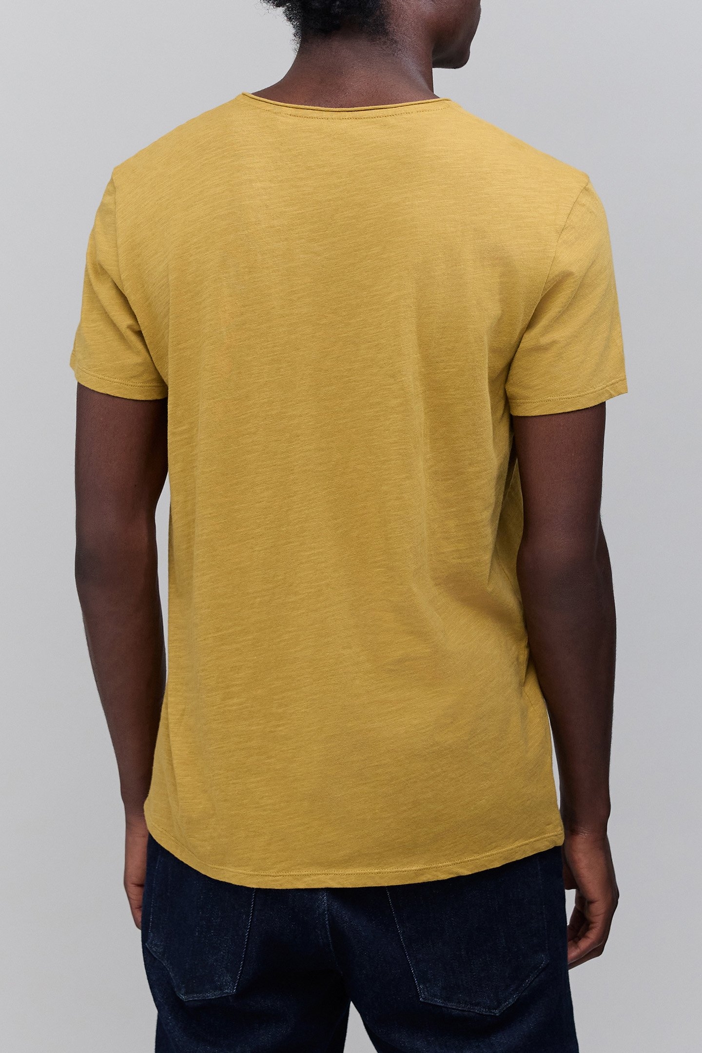 LICHEN ORGANIC COTTON ESSENTIAL V-NECK T-SHIRT 2