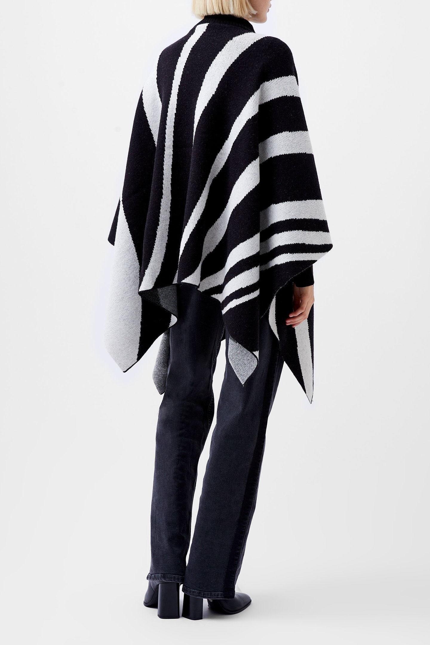 JULIANNA PONCHO BLACKOUT/CLASS CREAM 2