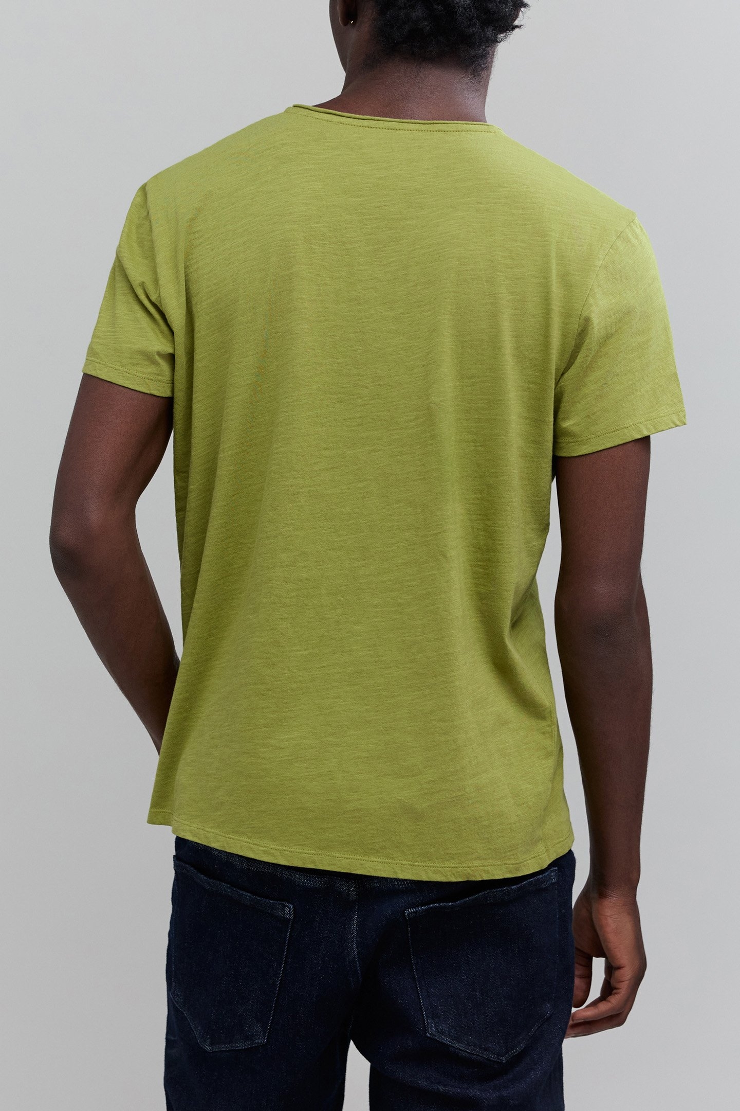 MOSS ORGANIC COTTON ESSENTIAL V-NECK T-SHIRT 2
