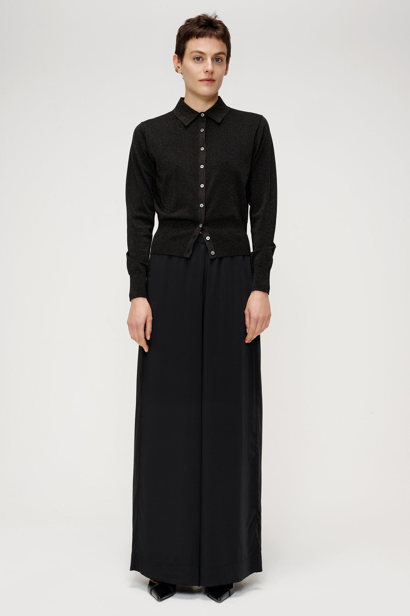 SOFT VISCOSE MIX FITTED CARDI BLACK 1