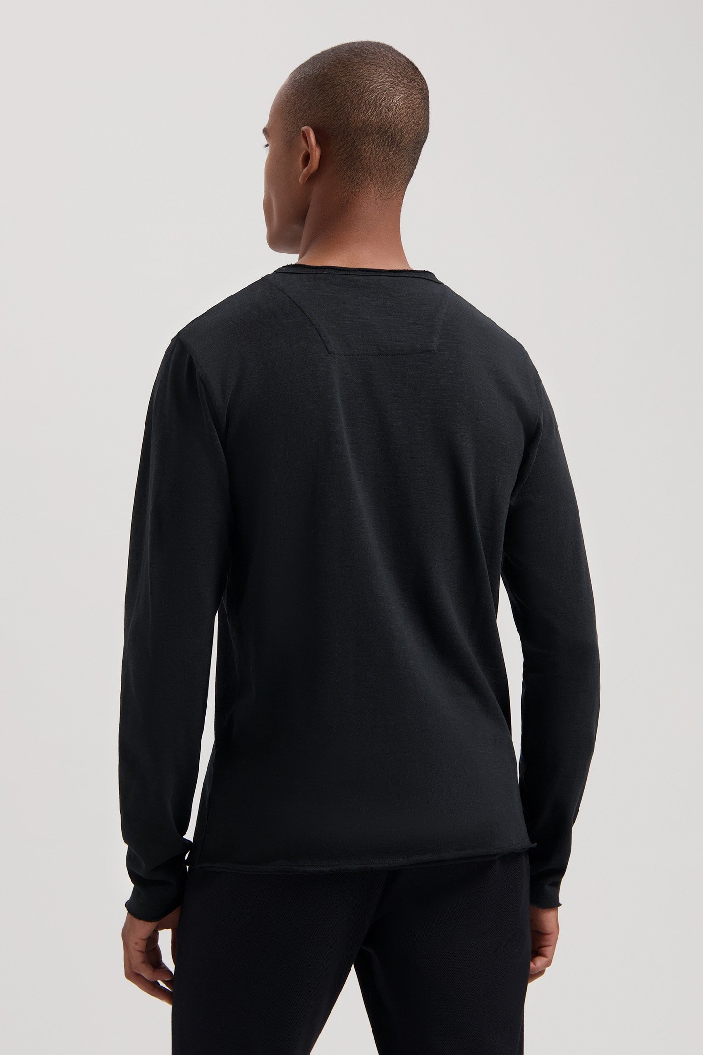 DS_NEWMAN CREWNECK BLACK 2