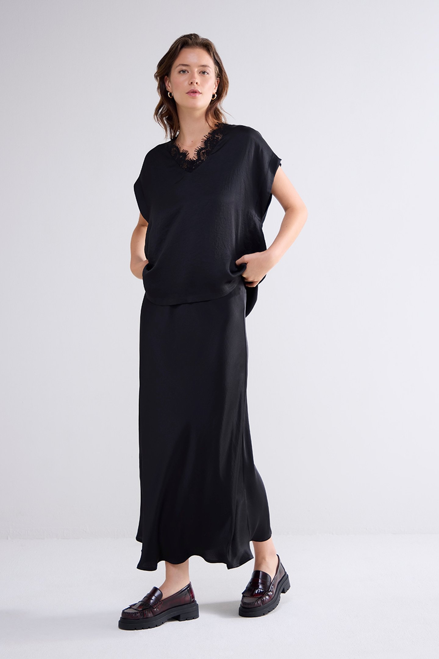 TOP SLEEVELESS SILKY TOUCH BLACK 3