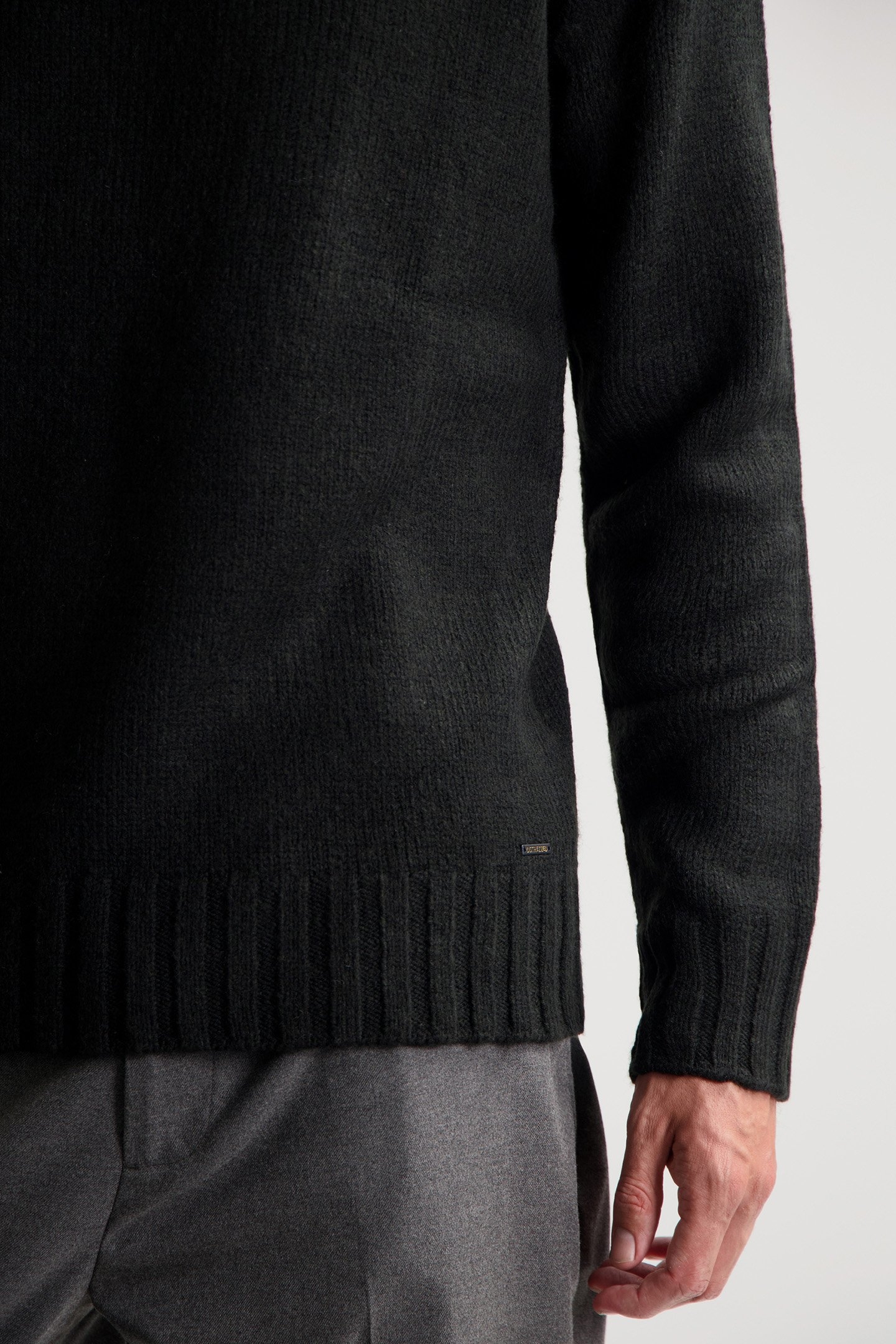 DS_PER CREWNECK BLACK 5