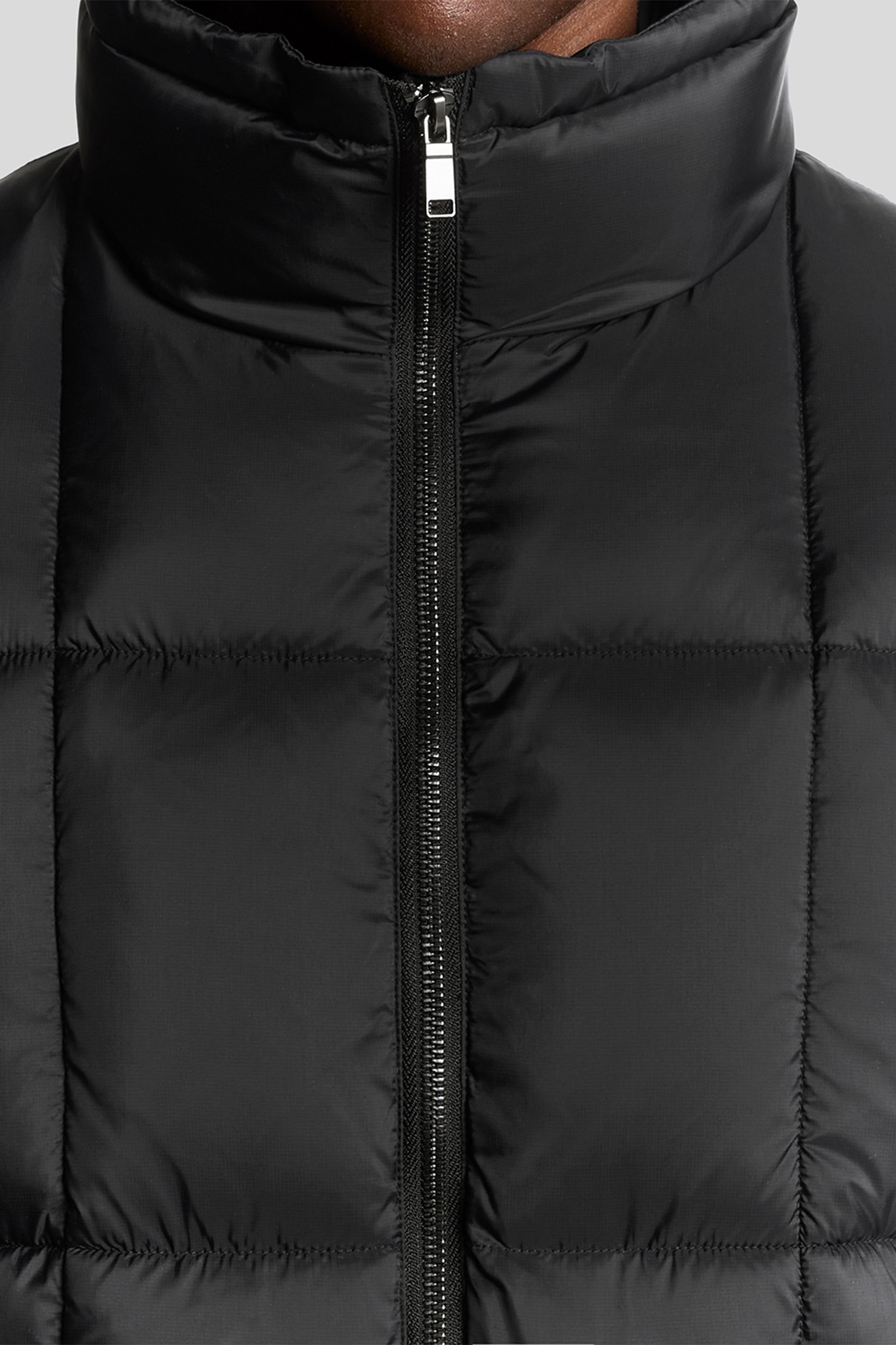 SQUARE WADDED PUFFER GILET LACQUER 5