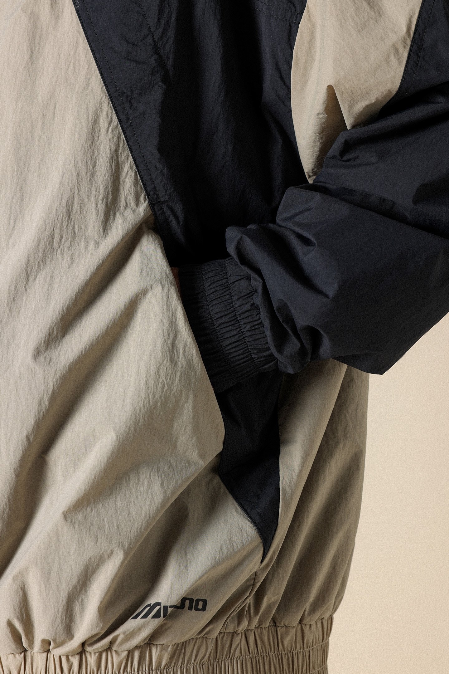 SL WR LIGHT WINDBREAKER UNISEX BLACK/BEIGE 7