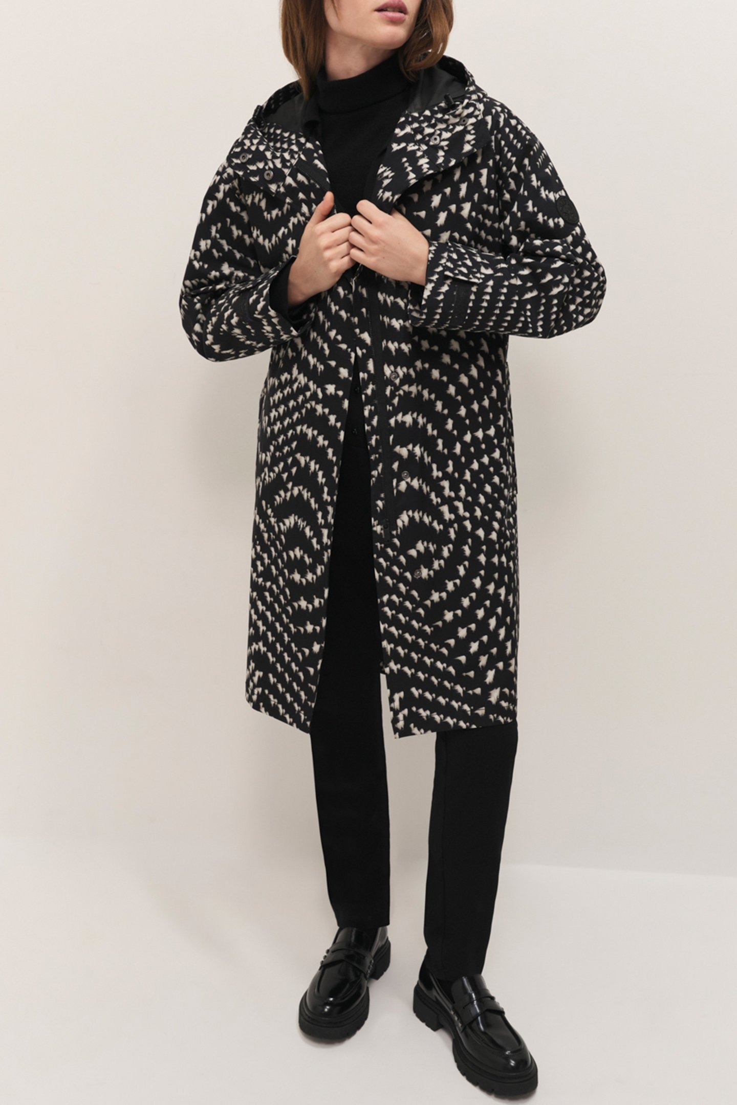 DODA BLACK PARKA WITH OPTICAL PRINT 5