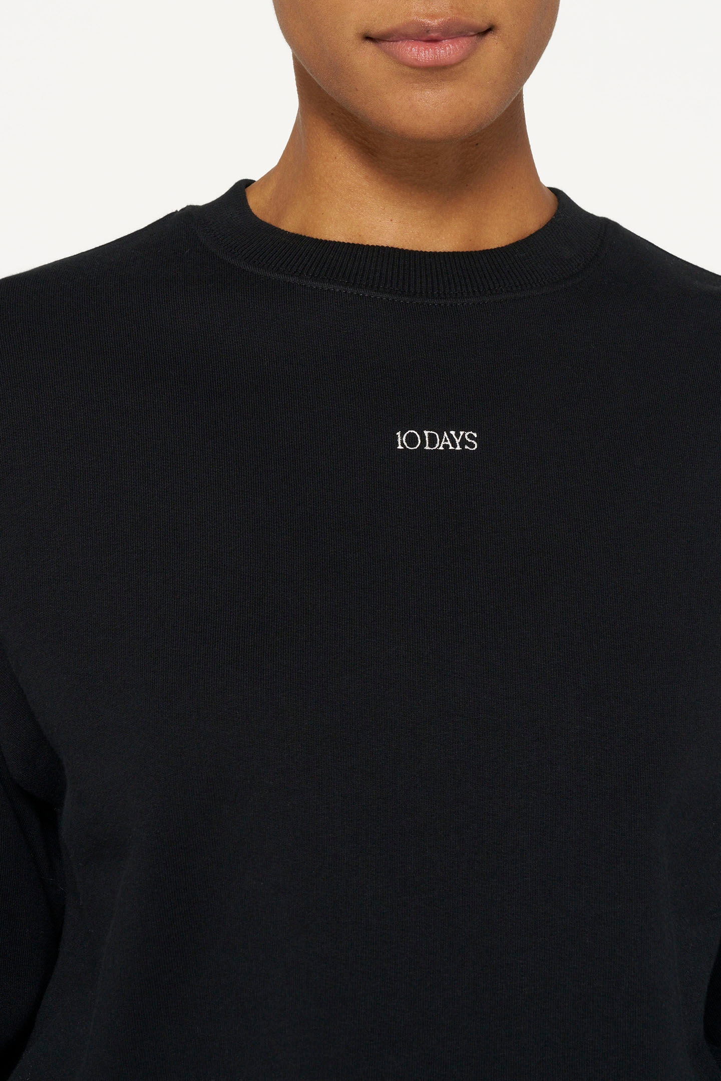 THE SWEATER LOGO BLACK 6