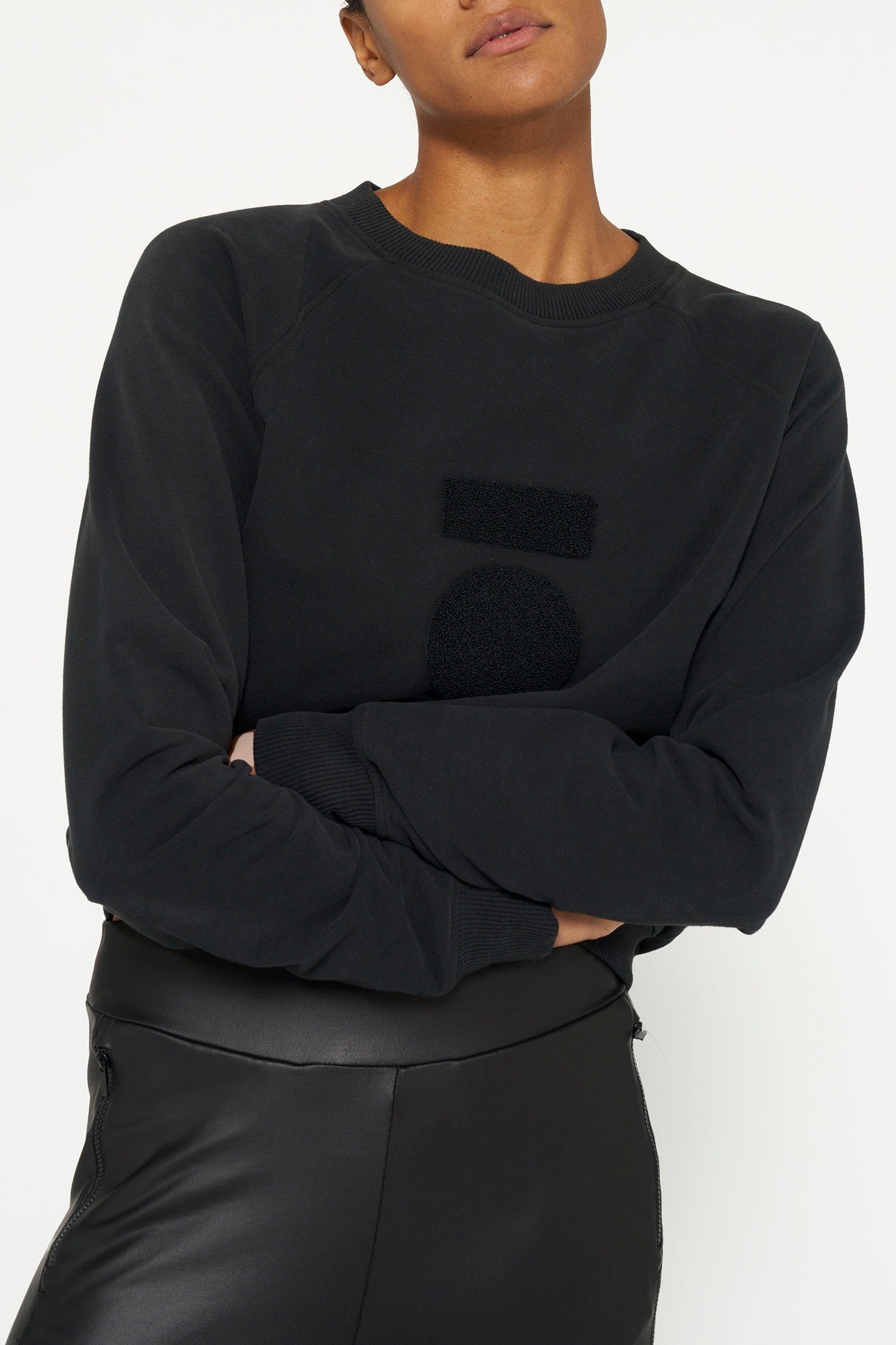 THE CREW NECK SWEATER BLACK 5