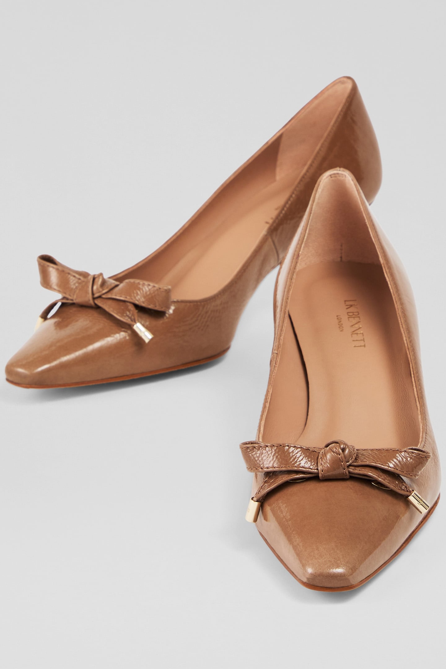 CC ALMA EYELET BOW COURT TAUPE 3