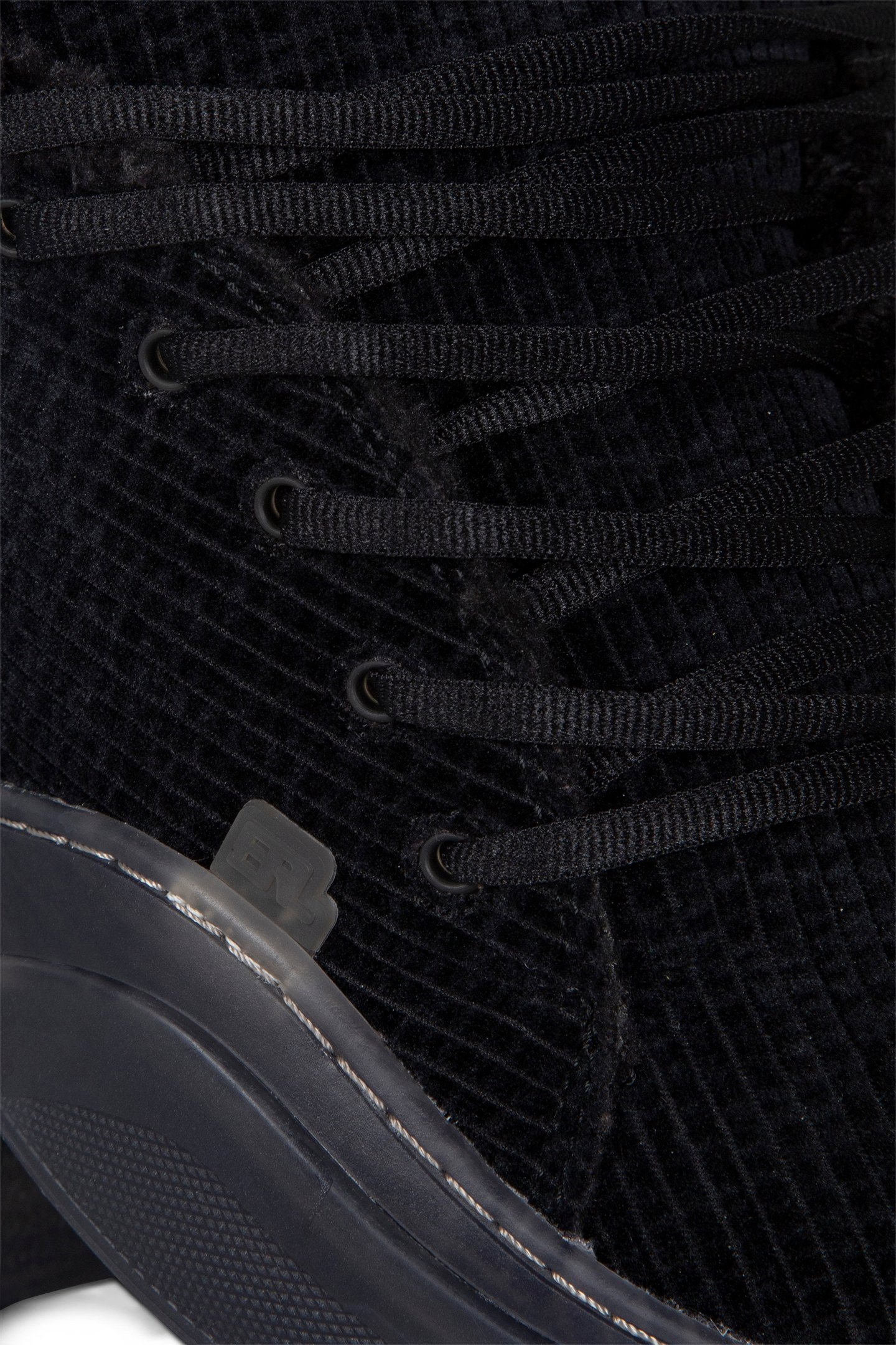 ERL – UNISEX CORDUROY VAMP SNEAKERS PIRATE BLACK 4