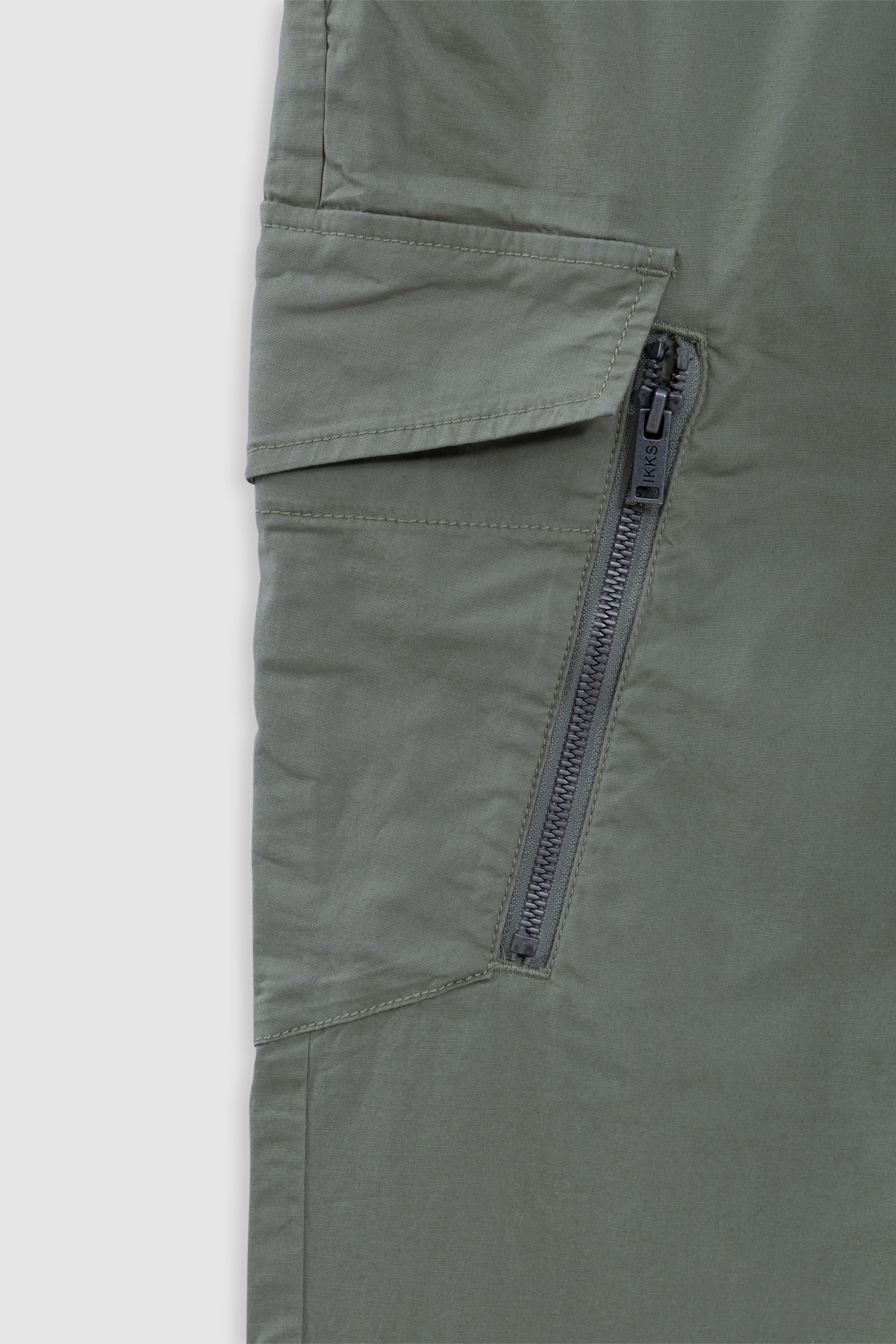 BATTLE KHAKI CARGO PANTS WITH ZIP POCKET 4