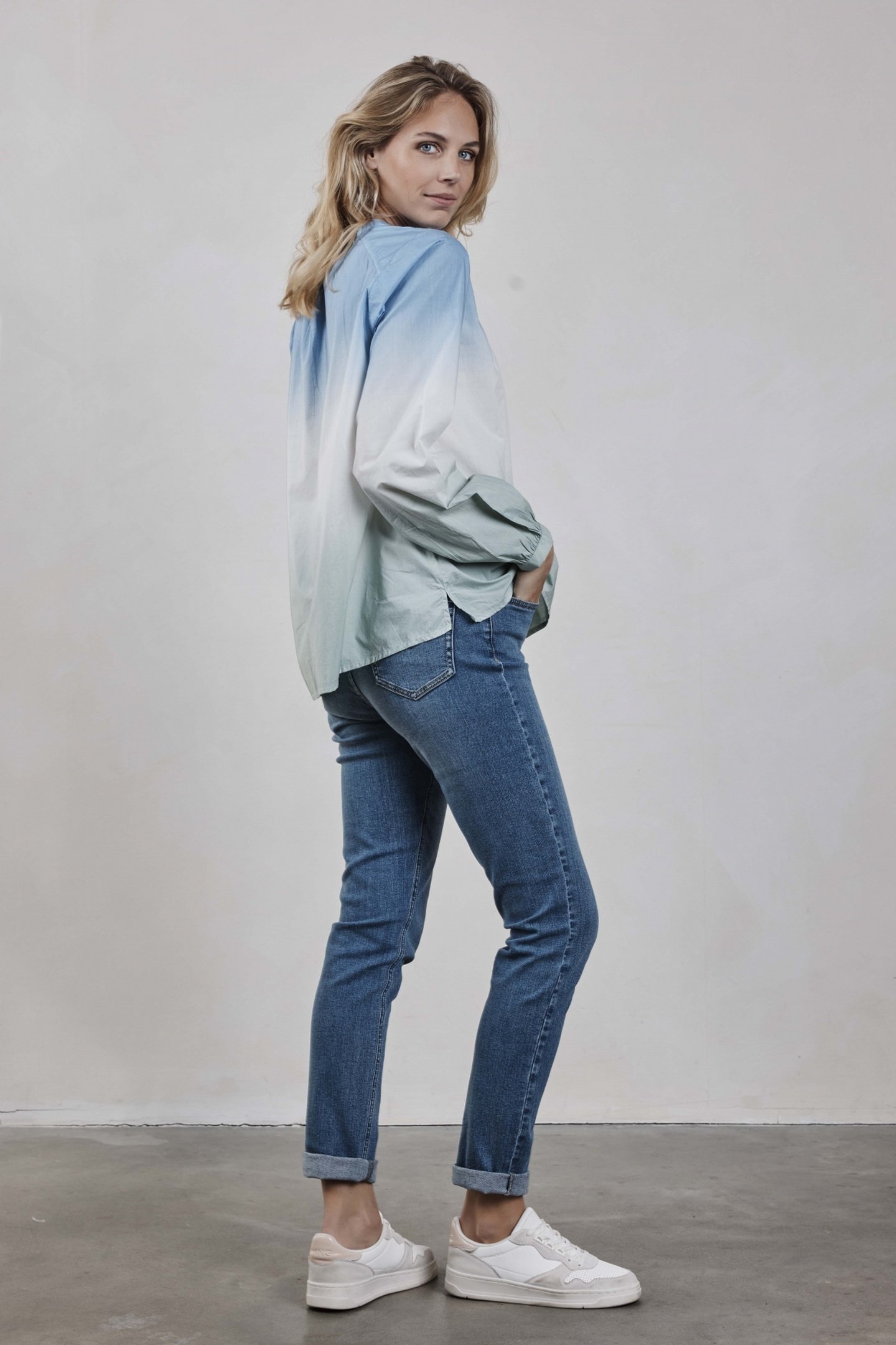 BLOUSE NELSI DIP DYE SKY BLUE 3