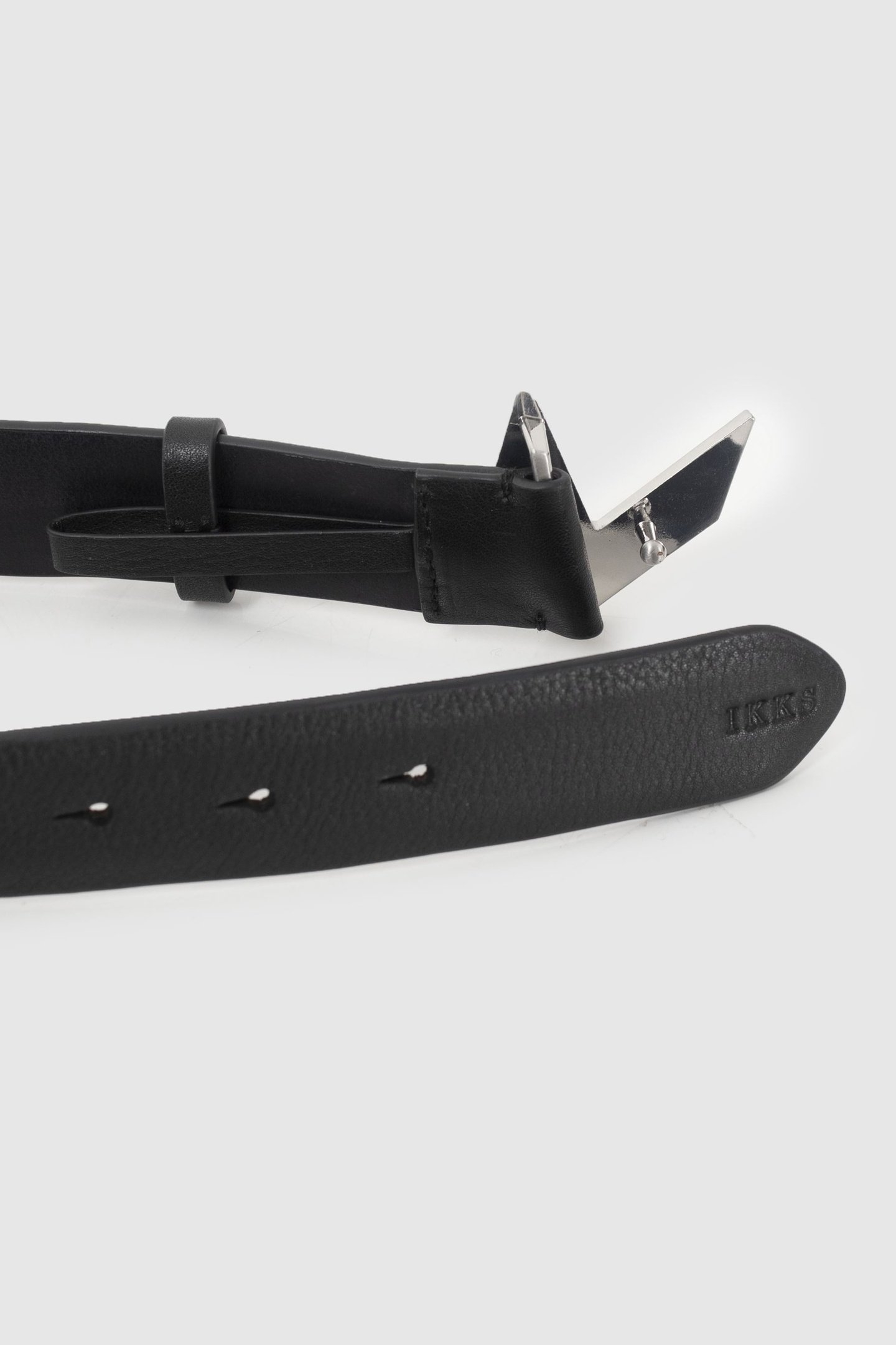 BLACK LEATHER BELT WITH ICONIC CHEVRON BUCKLE 8