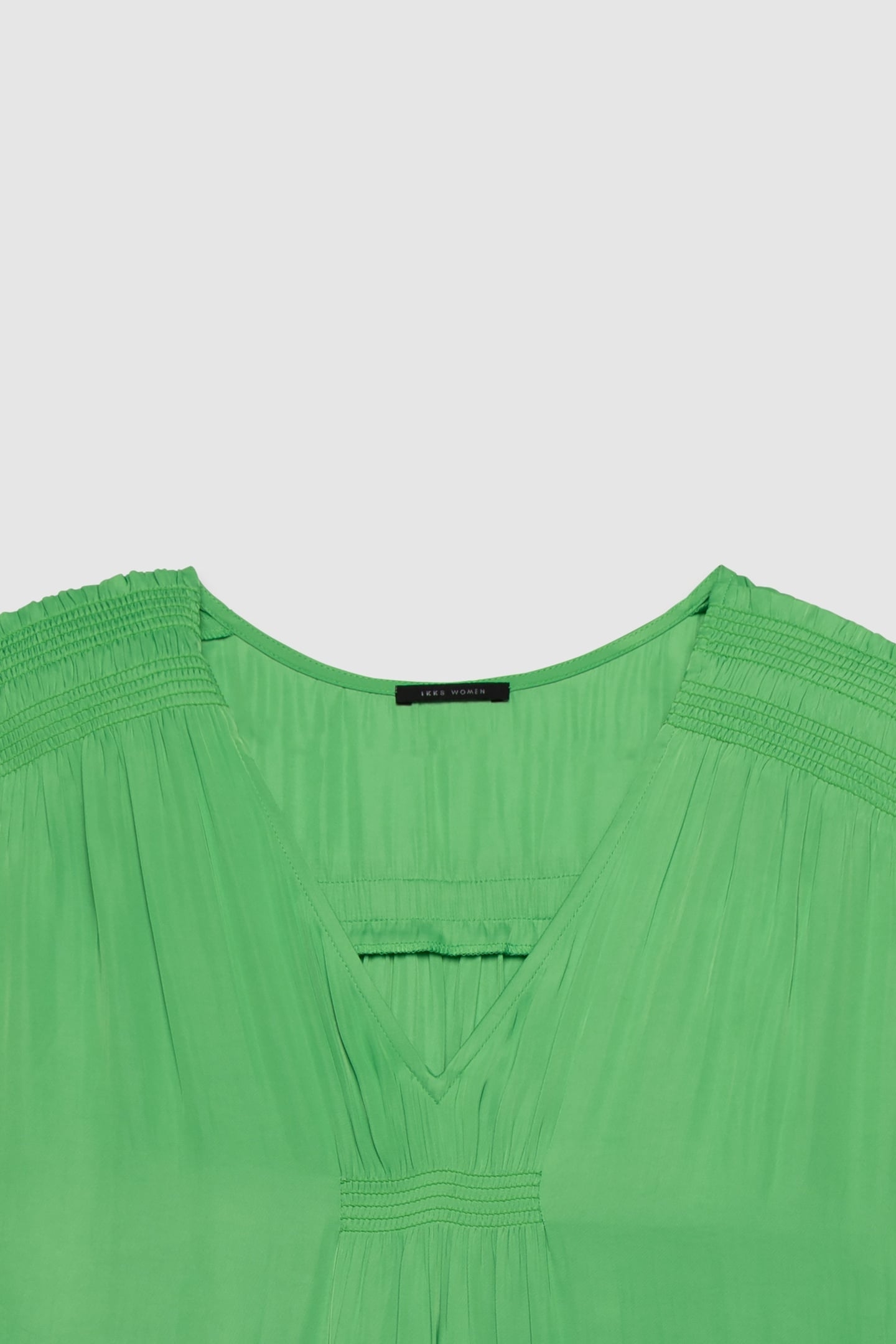 GREEN V-NECK SHORT-SLEEVE TOP 2