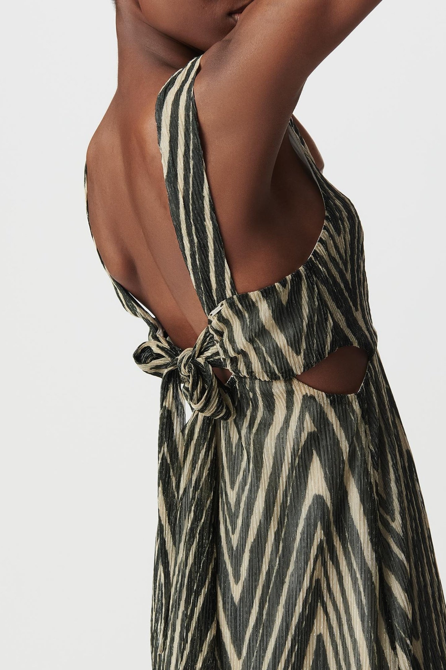 BLACK LONG DRESS WITH GOLD HERRINGBONE PATTERN 5