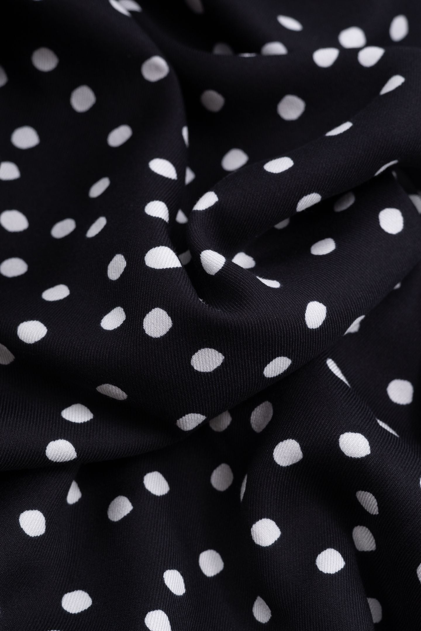 BLACK SHIRT LENZING™ ECOVERO™ POLKA DOT PATTERN 7