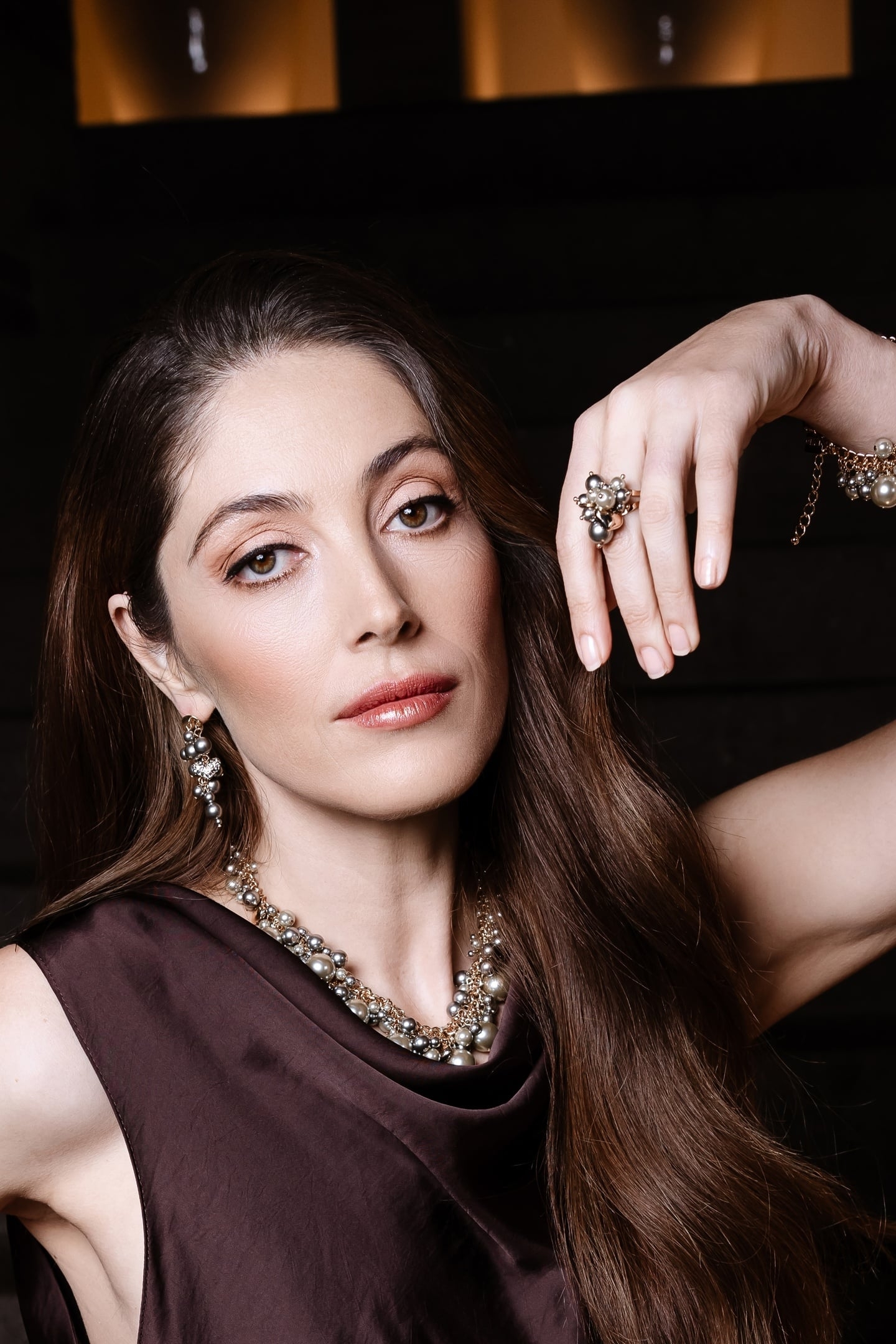 ULTIMATE PEARL EARHANGERS GREY 4