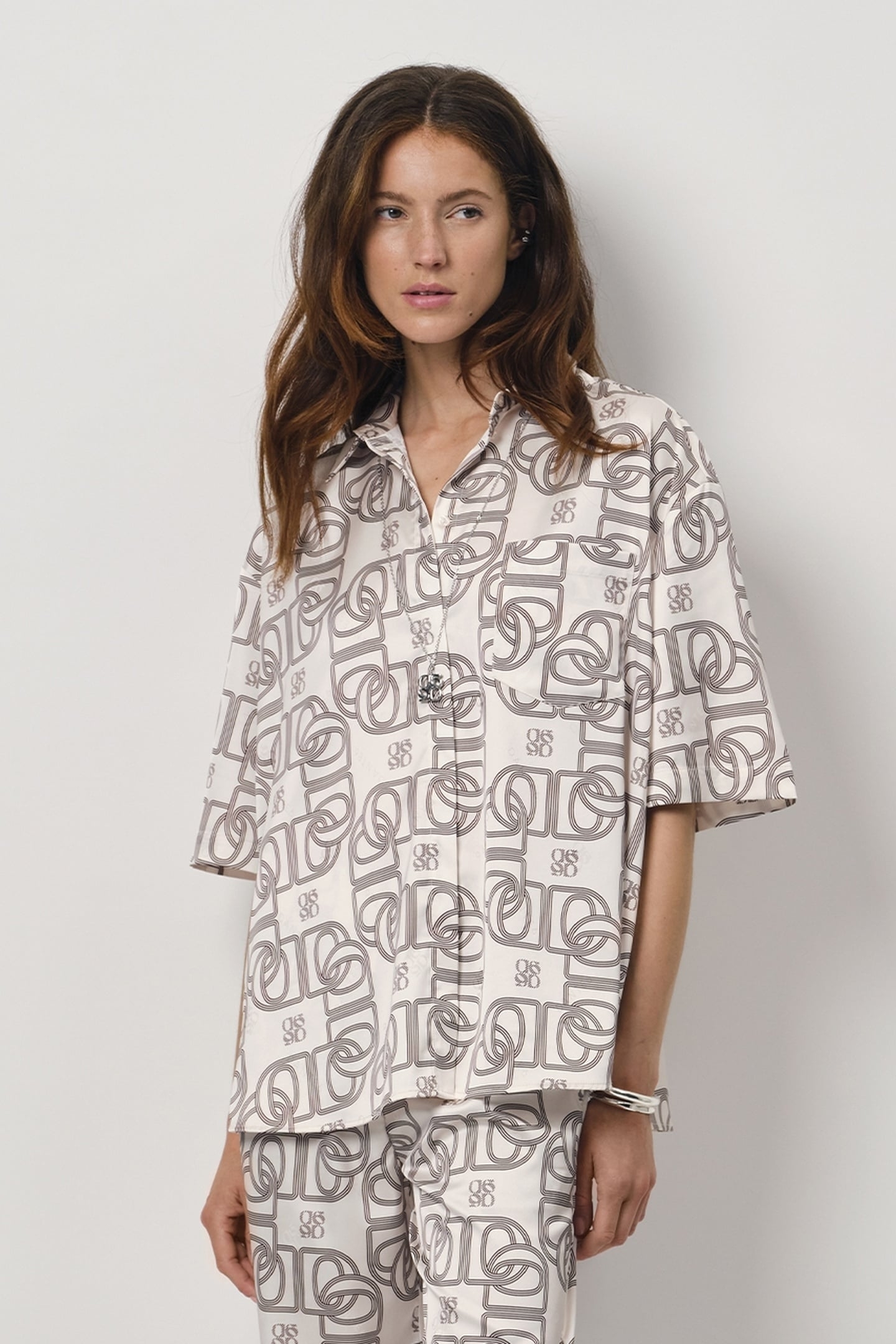 PEJU LOGO PRINTED LONG BLOUSE BUTTER CREAM 3