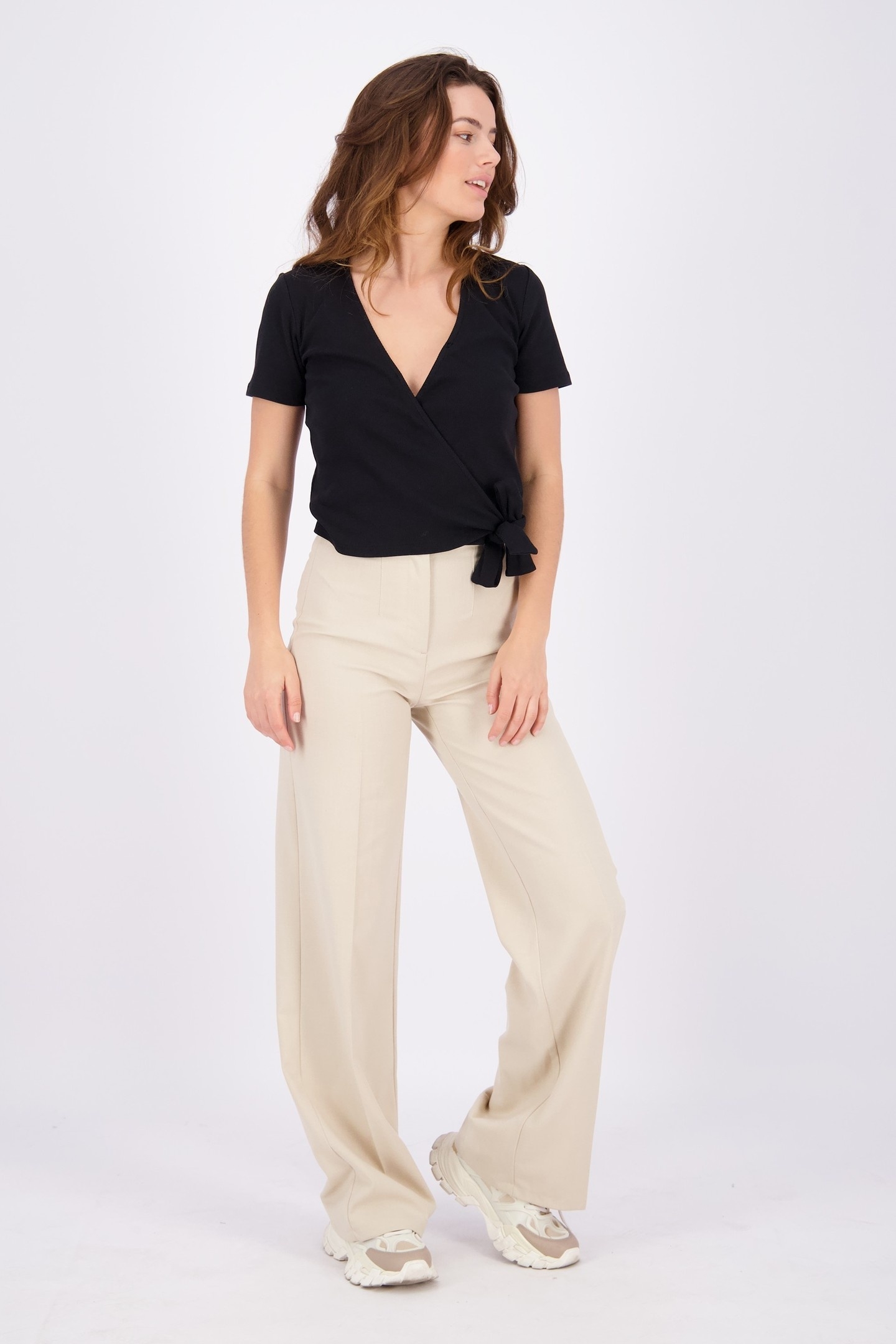 HANNELIE SHORT SLEEVE DEEP BLACK 2