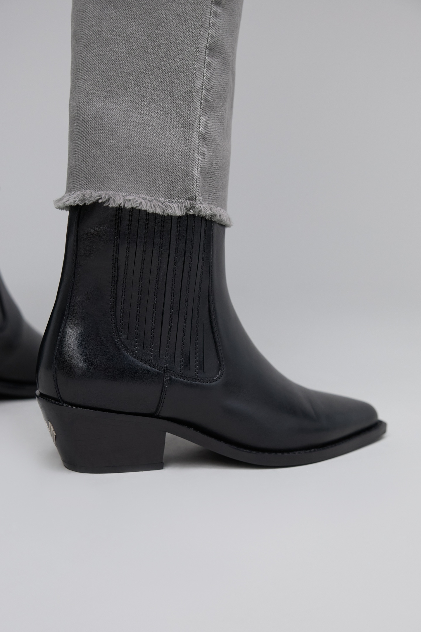 WATERLESS GREY STRAIGHT JEANS BUTTONED WITH FRAGÉ BOTTOMS 6